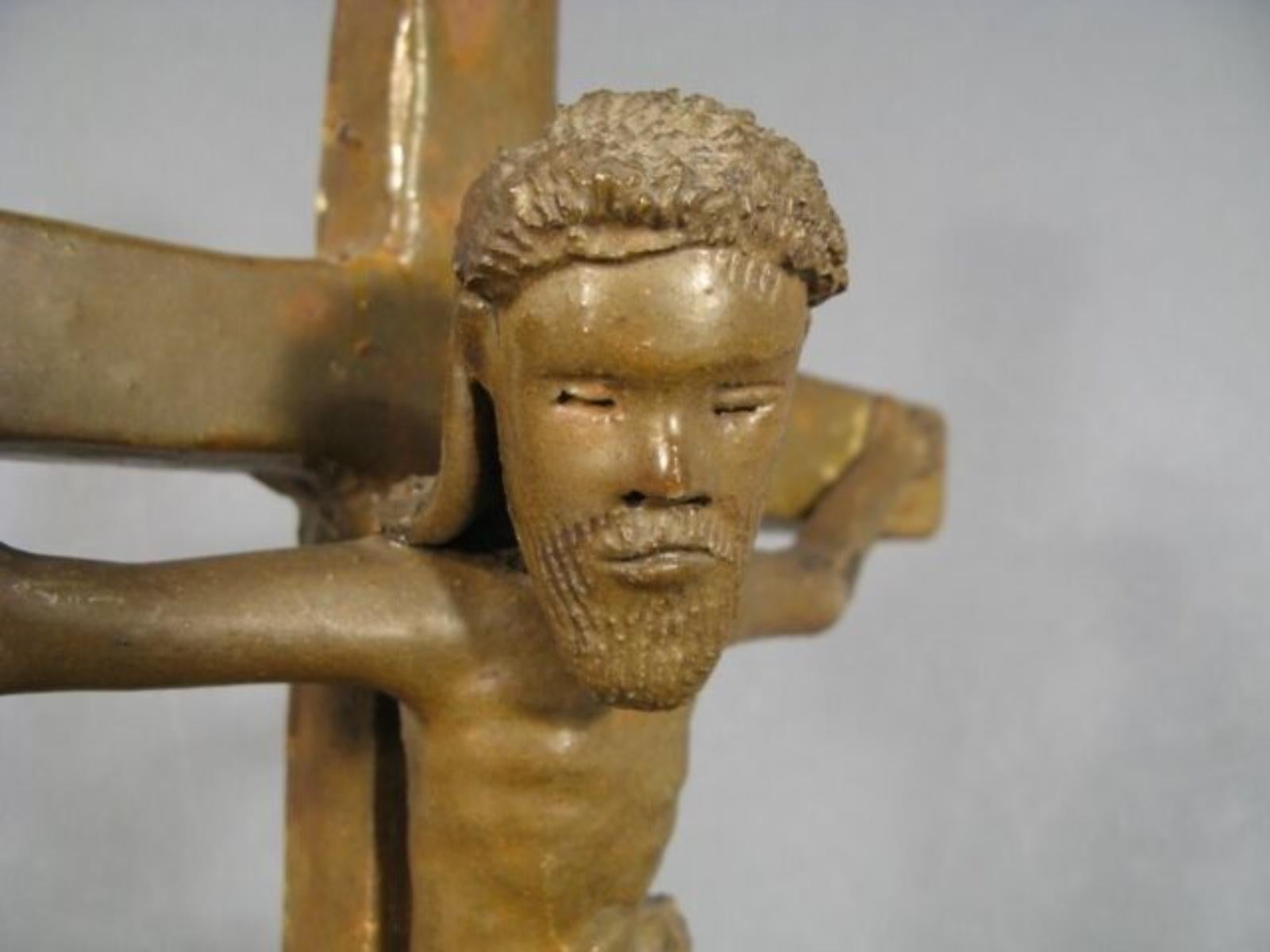 Immerse yourself in the rich tapestry of Brazilian folk art with this captivating mid-century modern terracotta crucifix sculpture by José Rodrigues da Silva.

This exquisite piece, crafted from the warm earth tones of terracotta and glazed with a