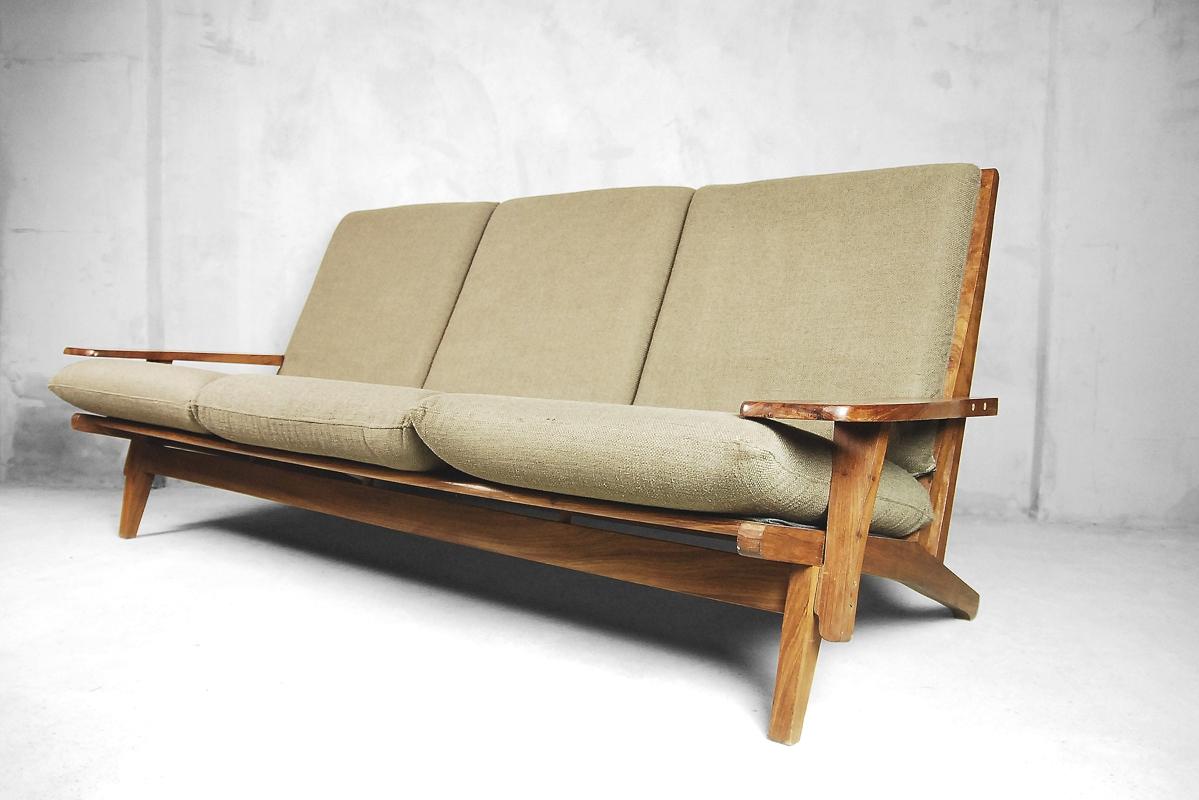 Mid-Century Modern Brazilian Zoomorphic Vintage Sofa, 1960s For Sale 1
