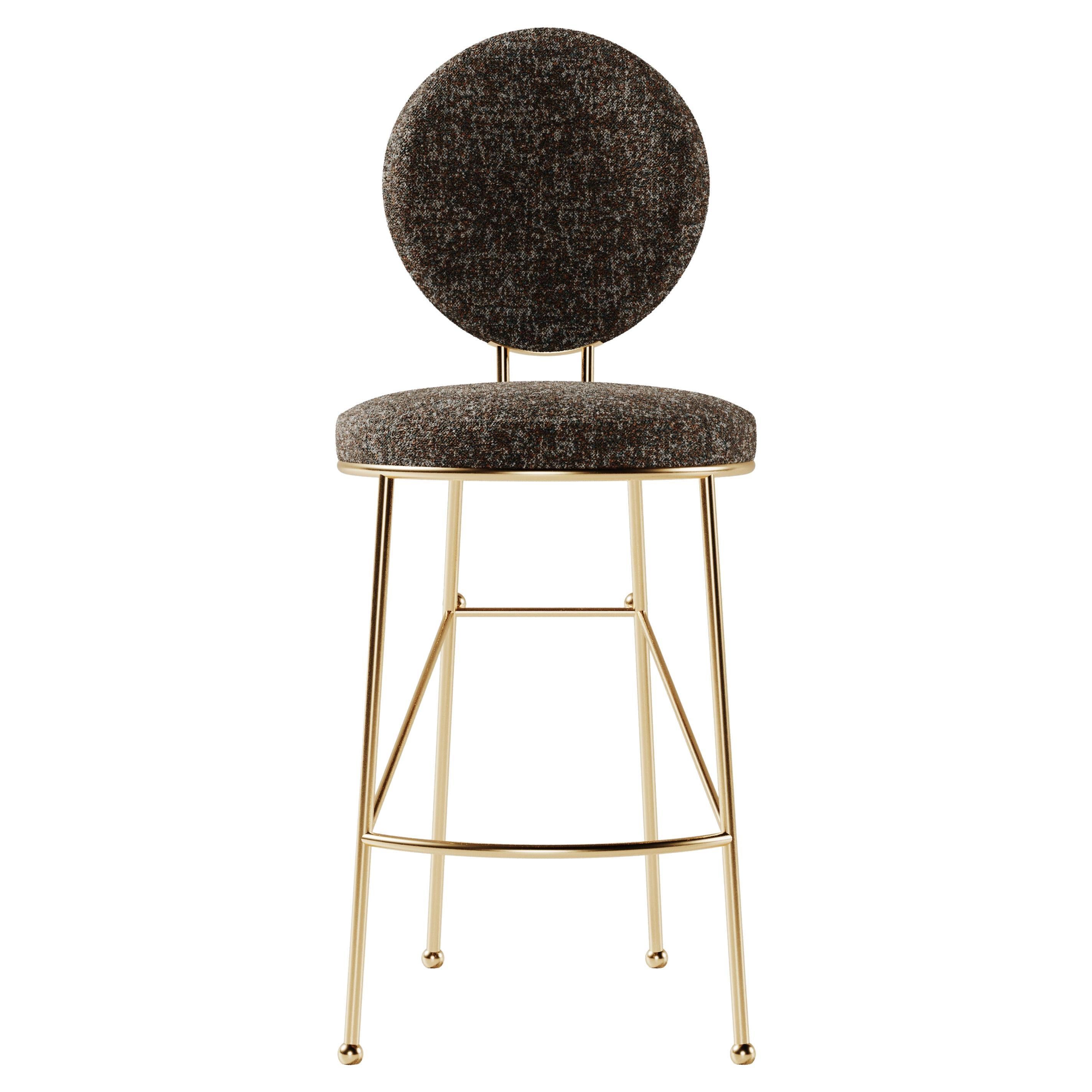 Born in one of the Royal Parks of London, Angela Brigid Lansbury was one prestigious Hollywood stars of the 50s. Inspired by the Hollywood Golden Era and her talent, Ottiu’s designers conceived the Brigid I armrest bar chair. Regardless of modern