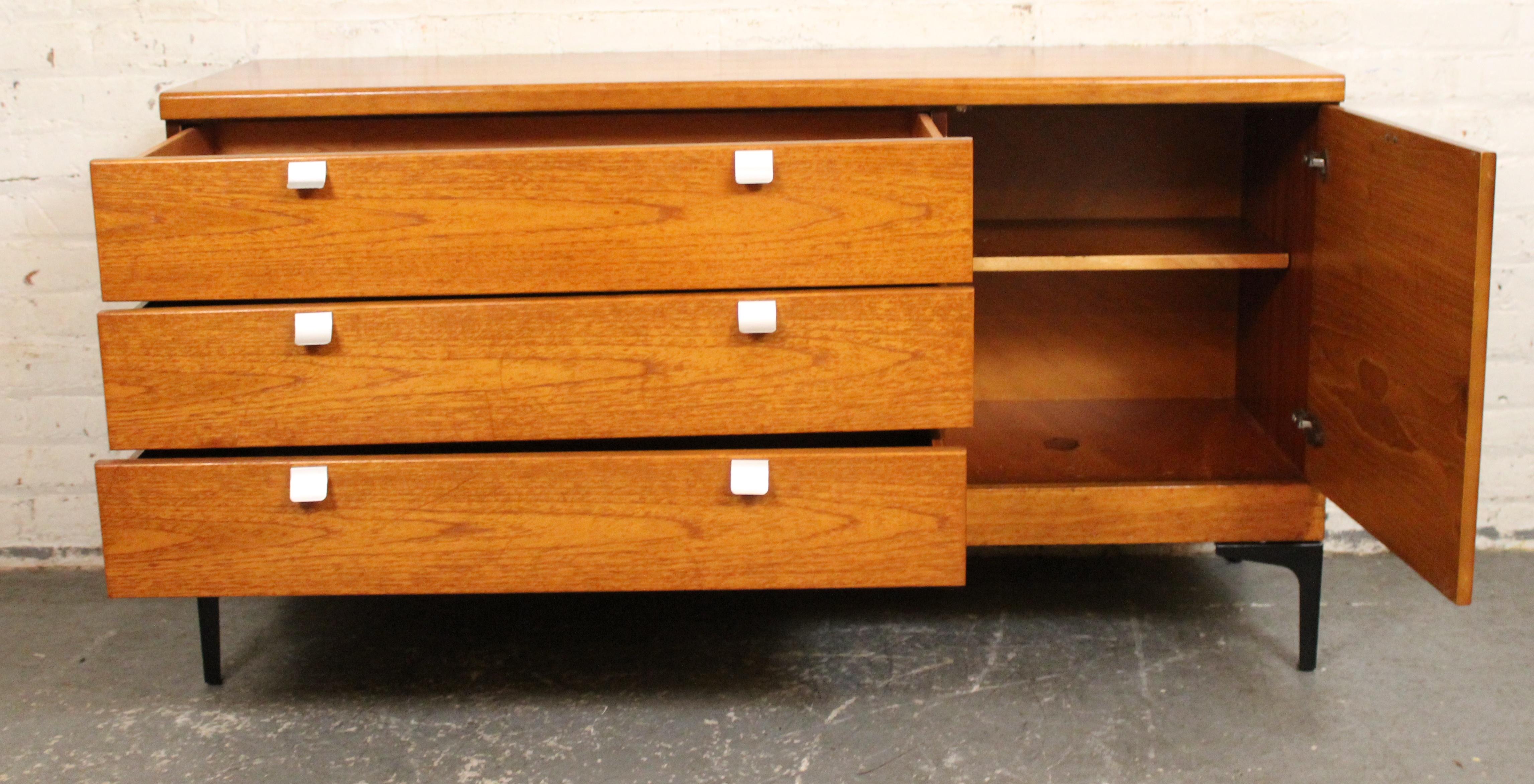 Mid-Century Modern British Teak Lowboy Dresser by White & Newton For Sale 5