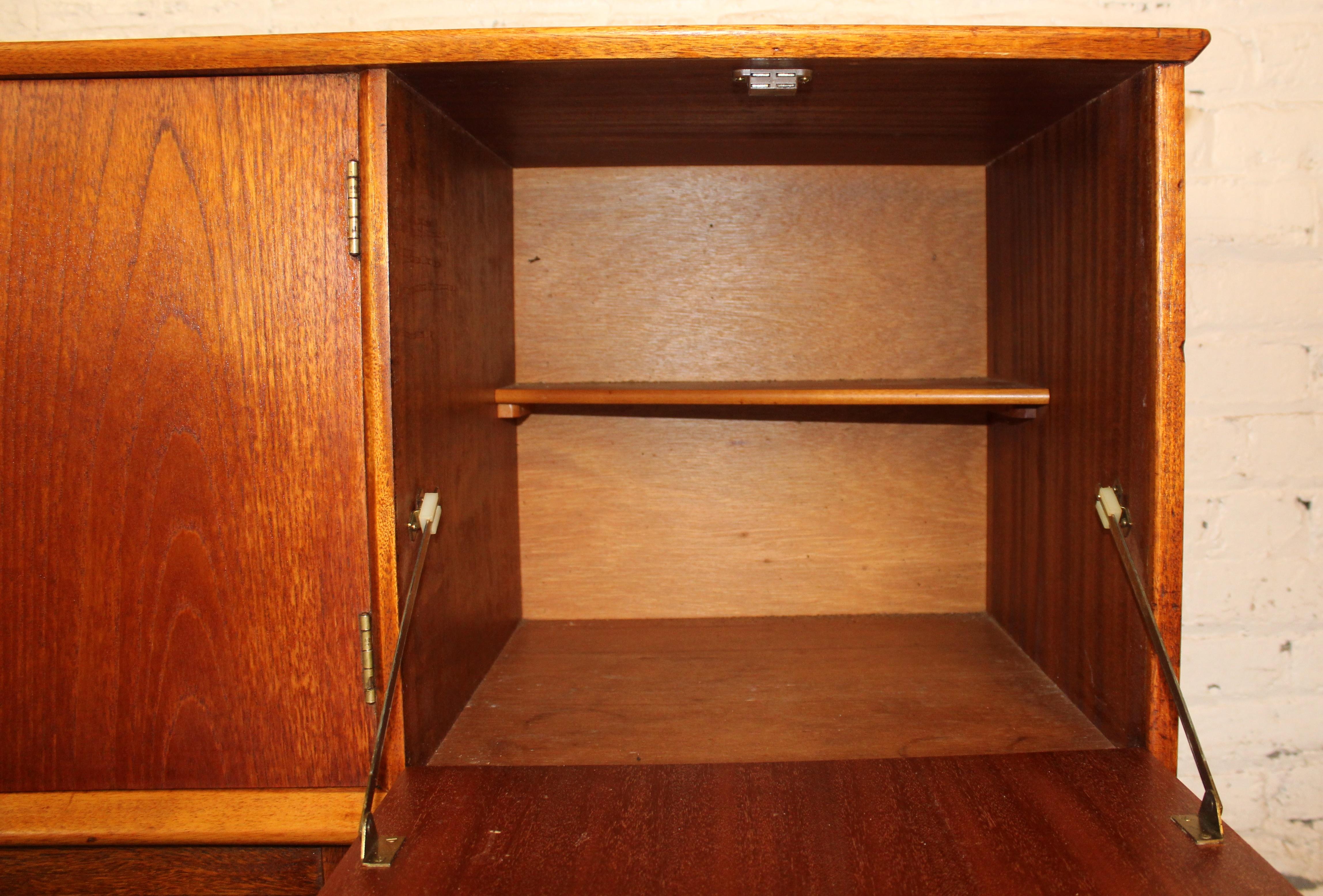 Credenza in teak British di Jentique, metà secolo, Modern in vendita 5