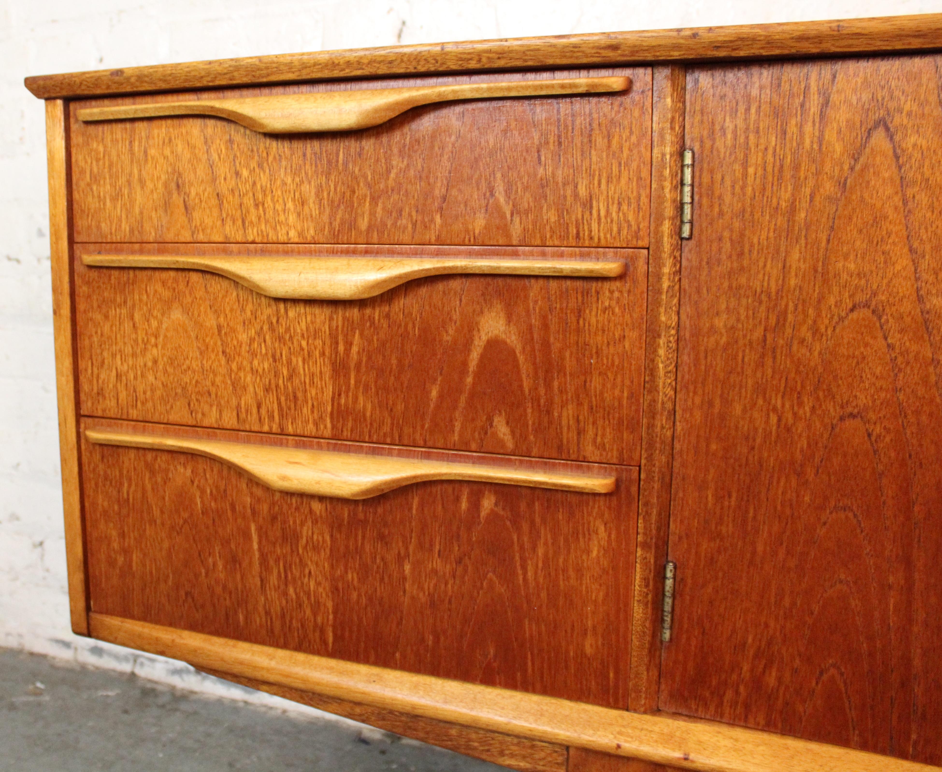 Credenza in teak British di Jentique, metà secolo, Modern in vendita 6