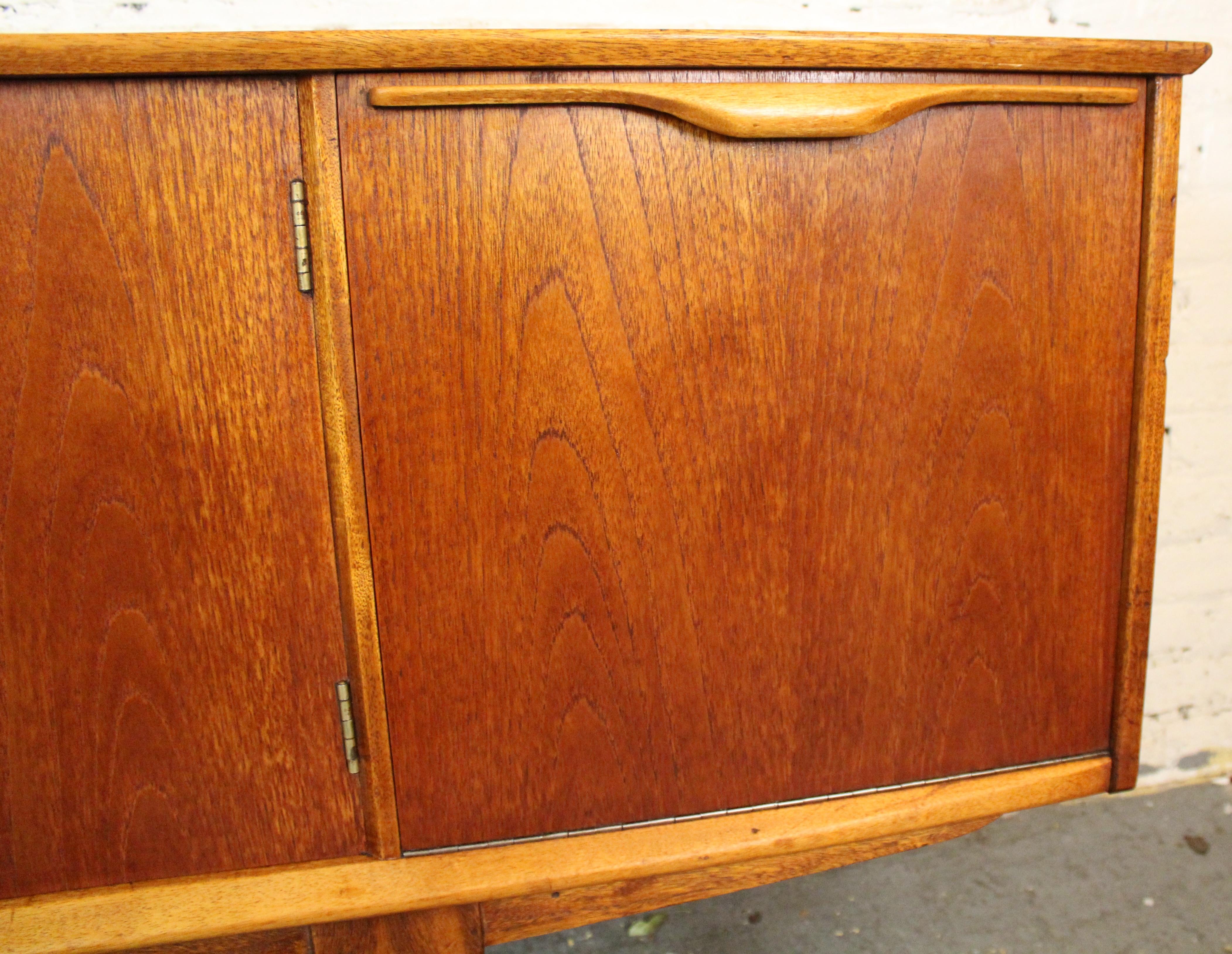 Credenza in teak British di Jentique, metà secolo, Modern in vendita 7