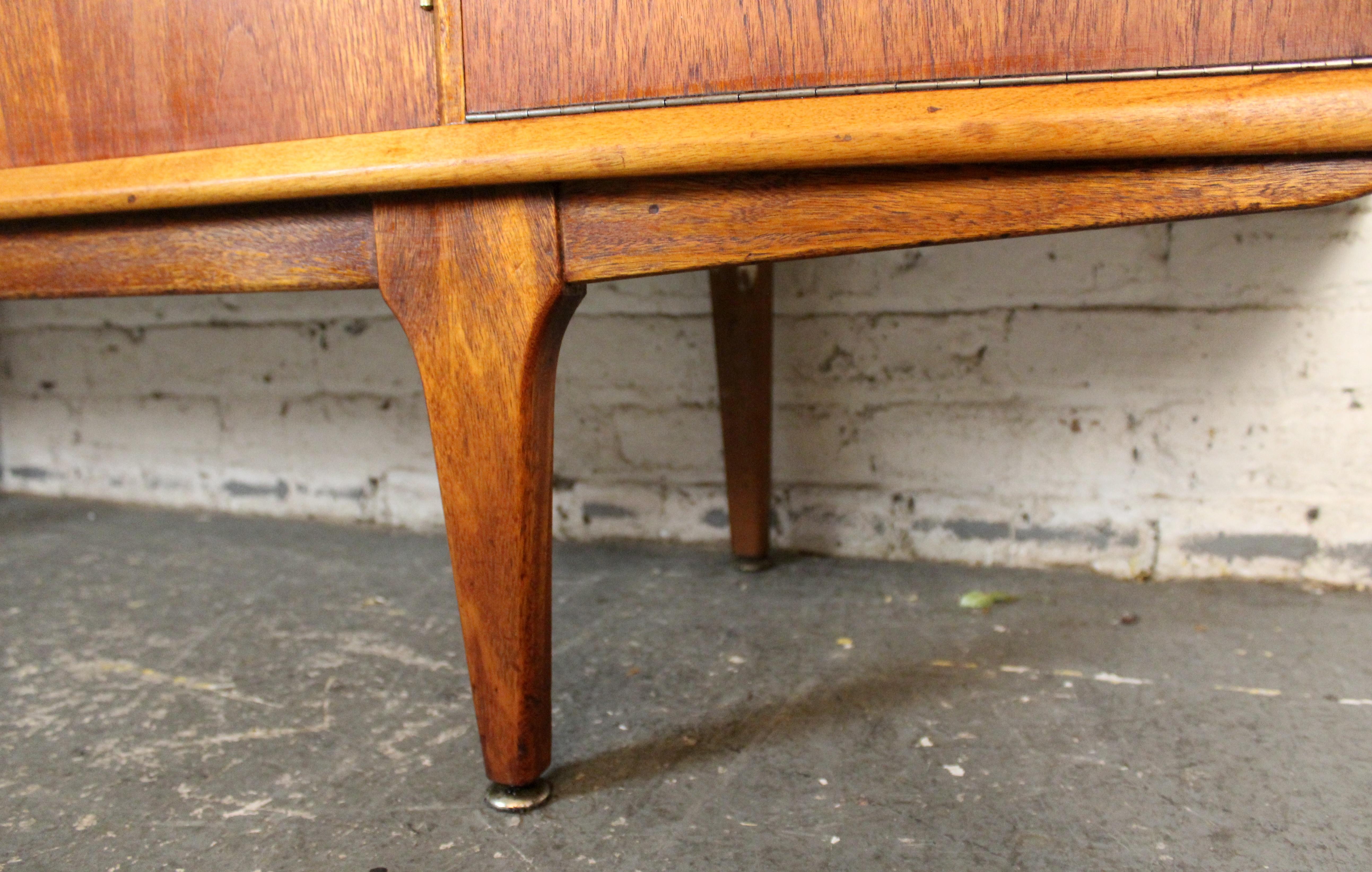 Credenza in teak British di Jentique, metà secolo, Modern in vendita 8