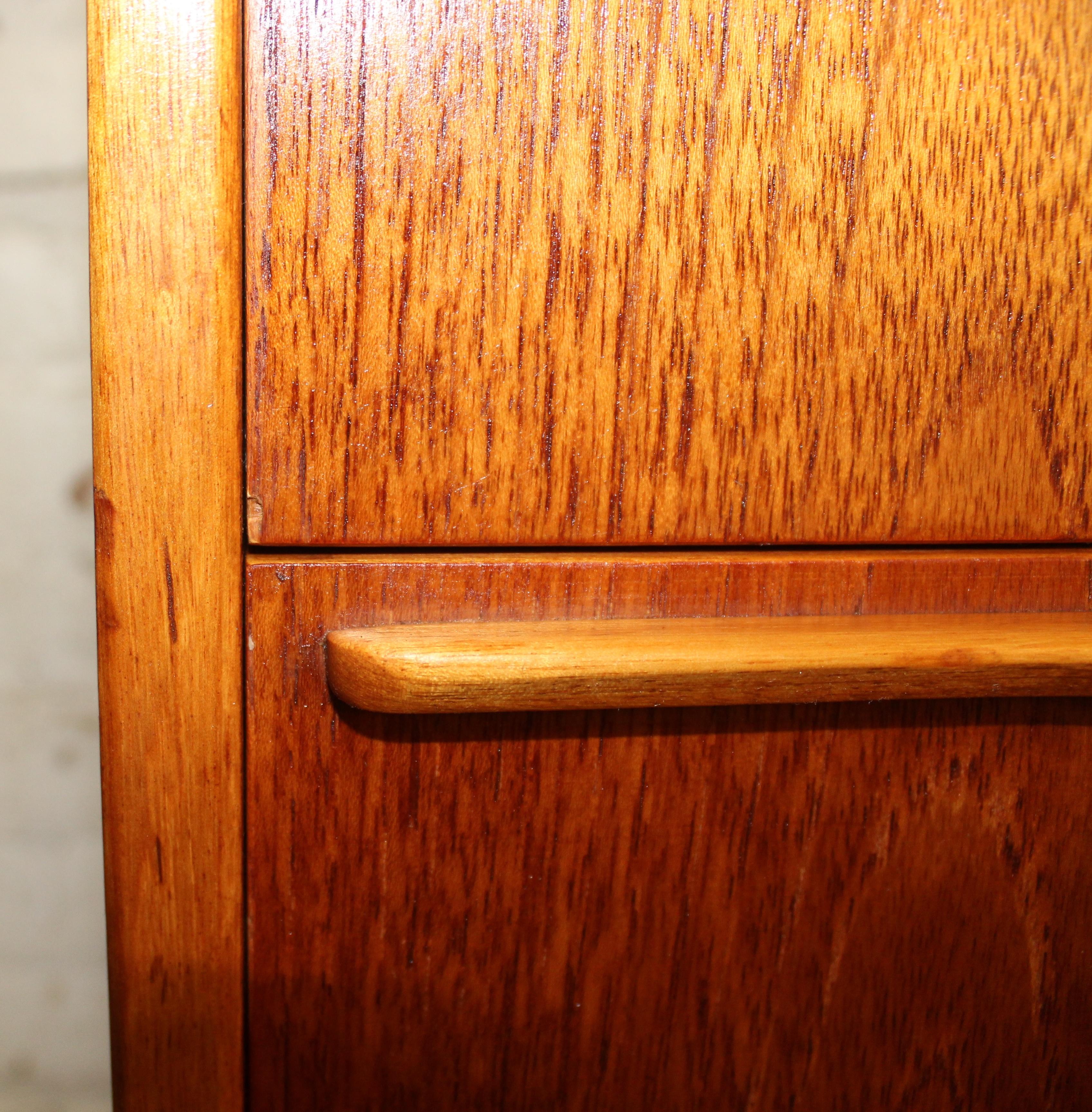 Credenza in teak British di Jentique, metà secolo, Modern in vendita 11