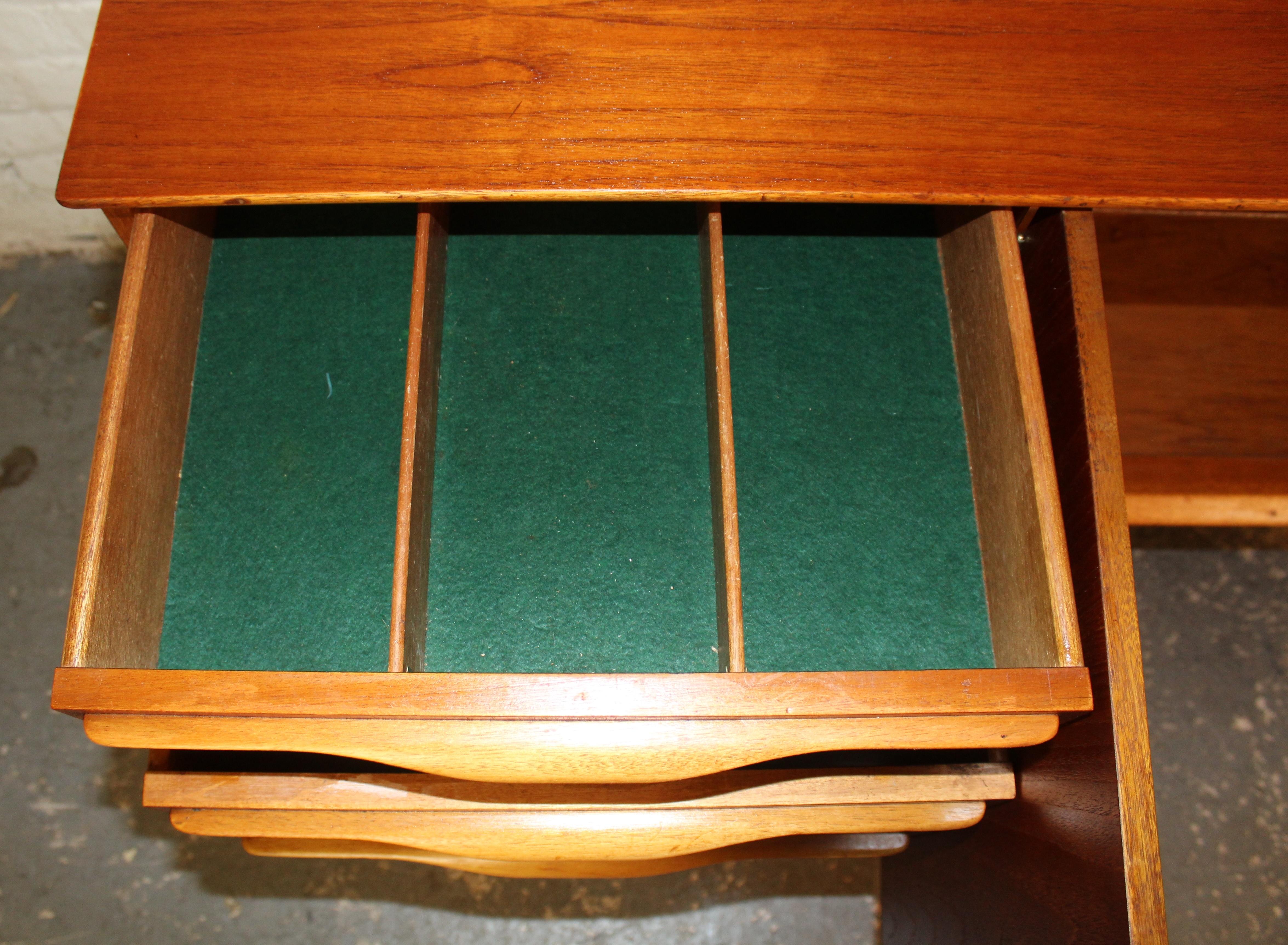 Credenza in teak British di Jentique, metà secolo, Modern in vendita 2