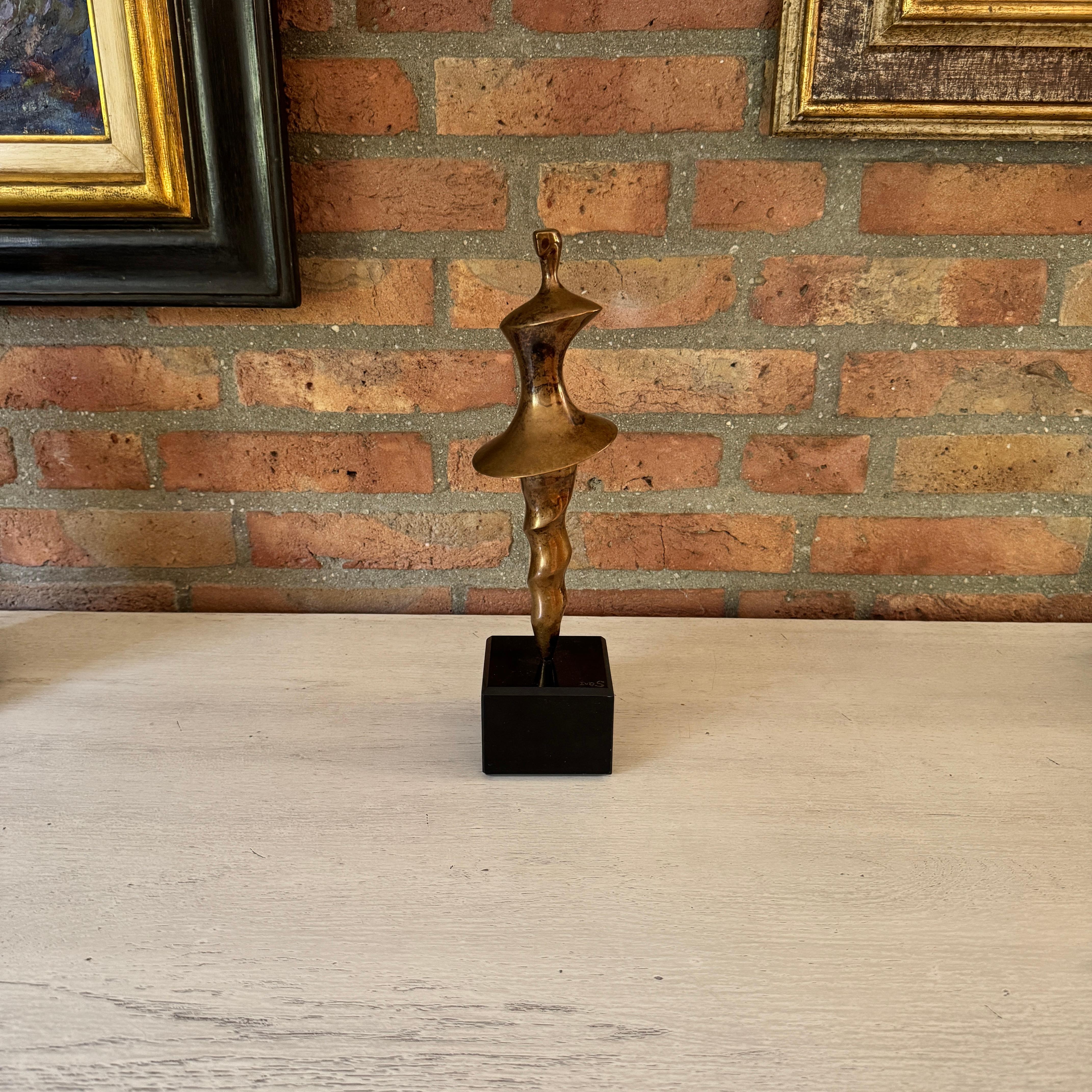 Mid Century Modern bronze ‘Ballerina’ on marble pedestal. Bon état - En vente à CASTENRAY, NL