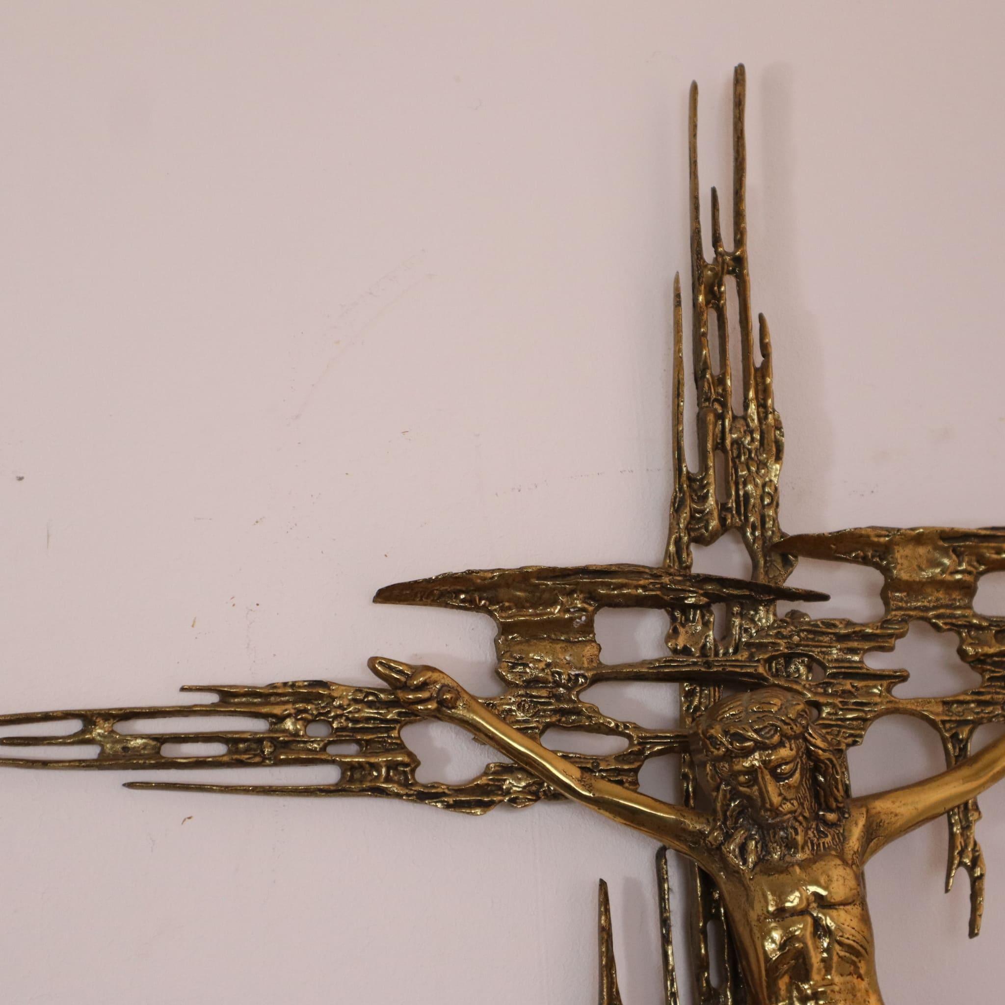 Mid-century modern bronze brutalist crucifix Christ by Salvador Dali Italy 1970s In Good Condition In Nicolosi, IT