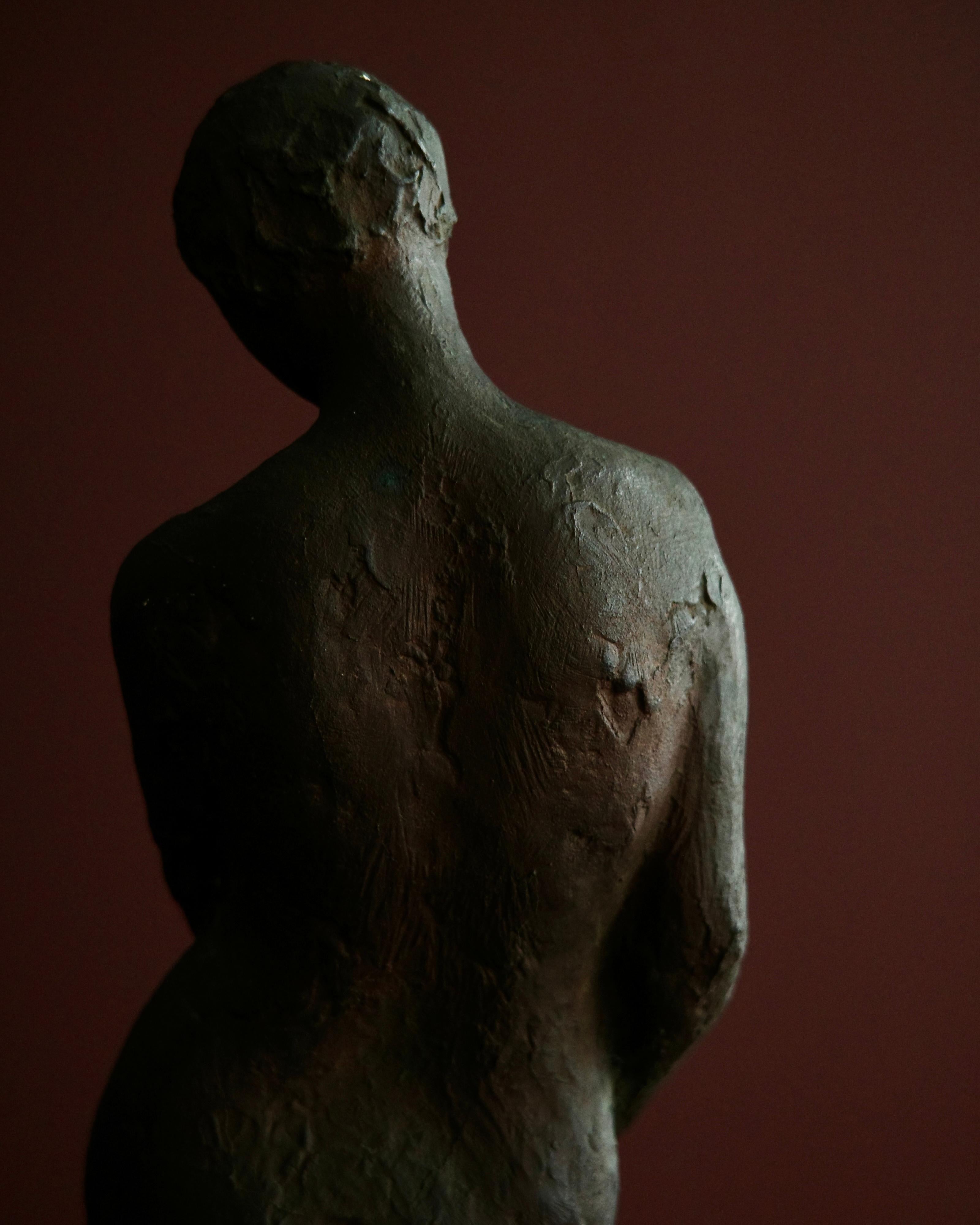 Bronzo Statua femminile in bronzo di epoca moderna in vendita