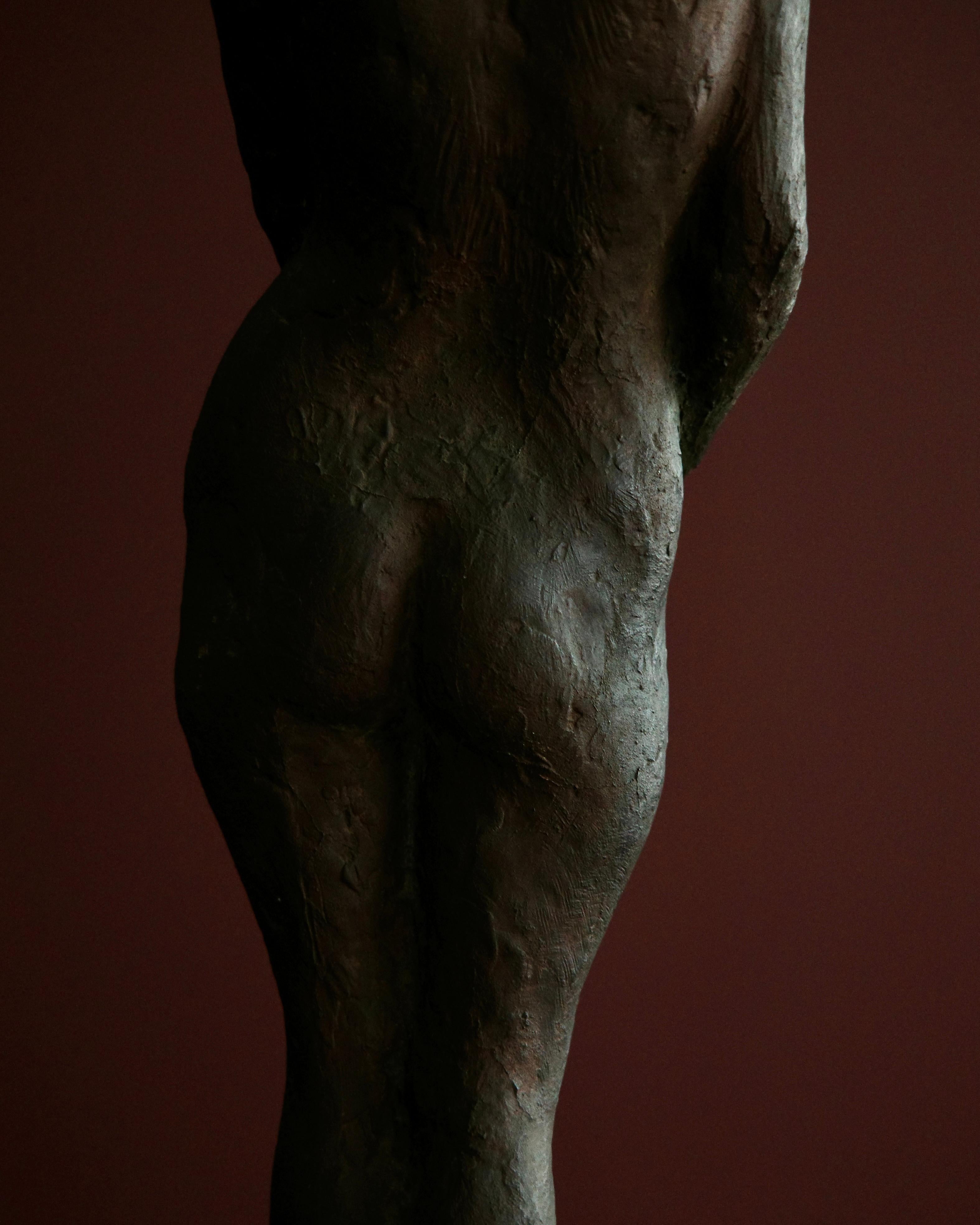 Statua femminile in bronzo di epoca moderna in vendita 1