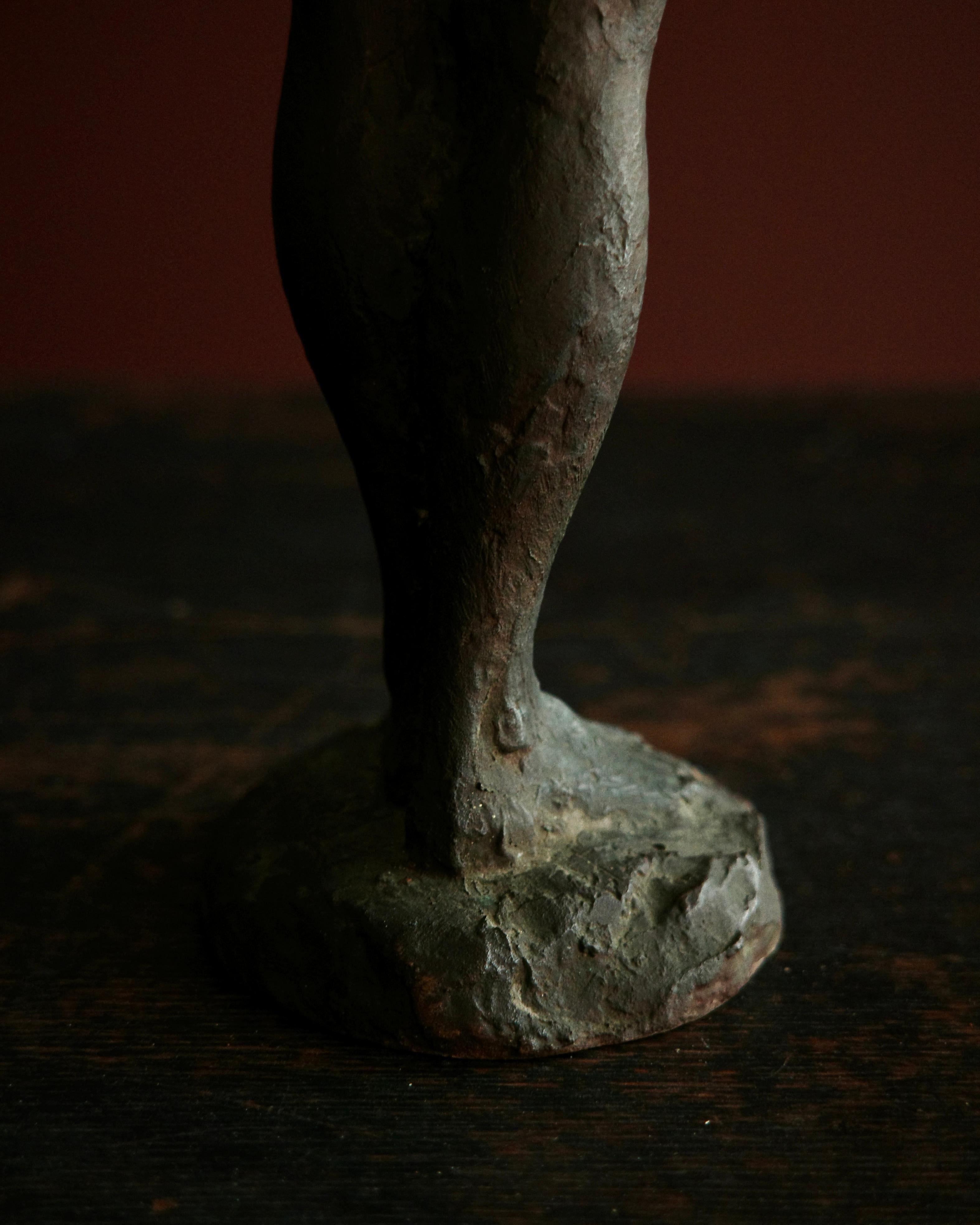 Statua femminile in bronzo di epoca moderna in vendita 2