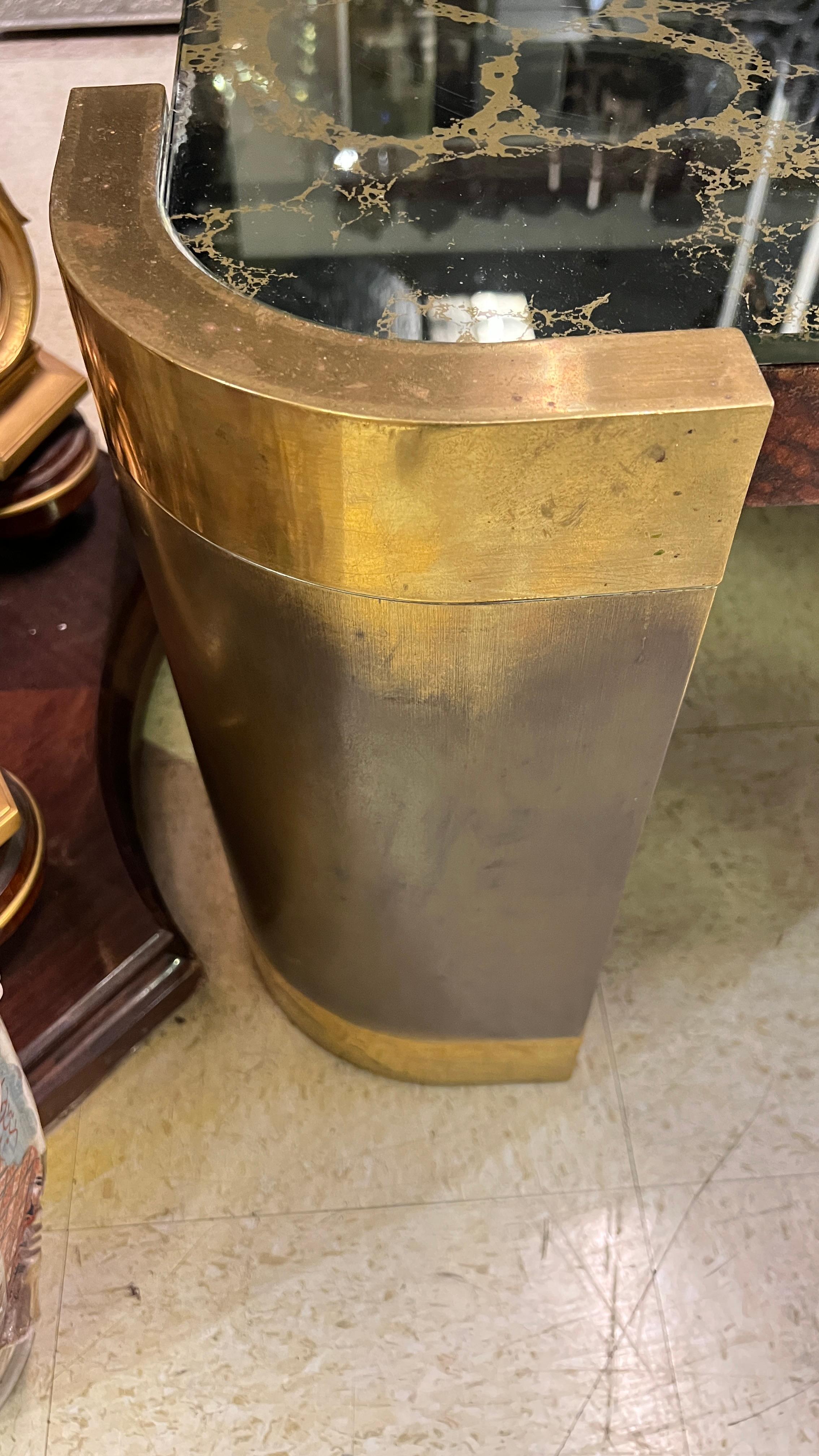 Tavolino da caffè moderno di metà secolo in vetro dorato e pelle di capra laccata in vendita 2