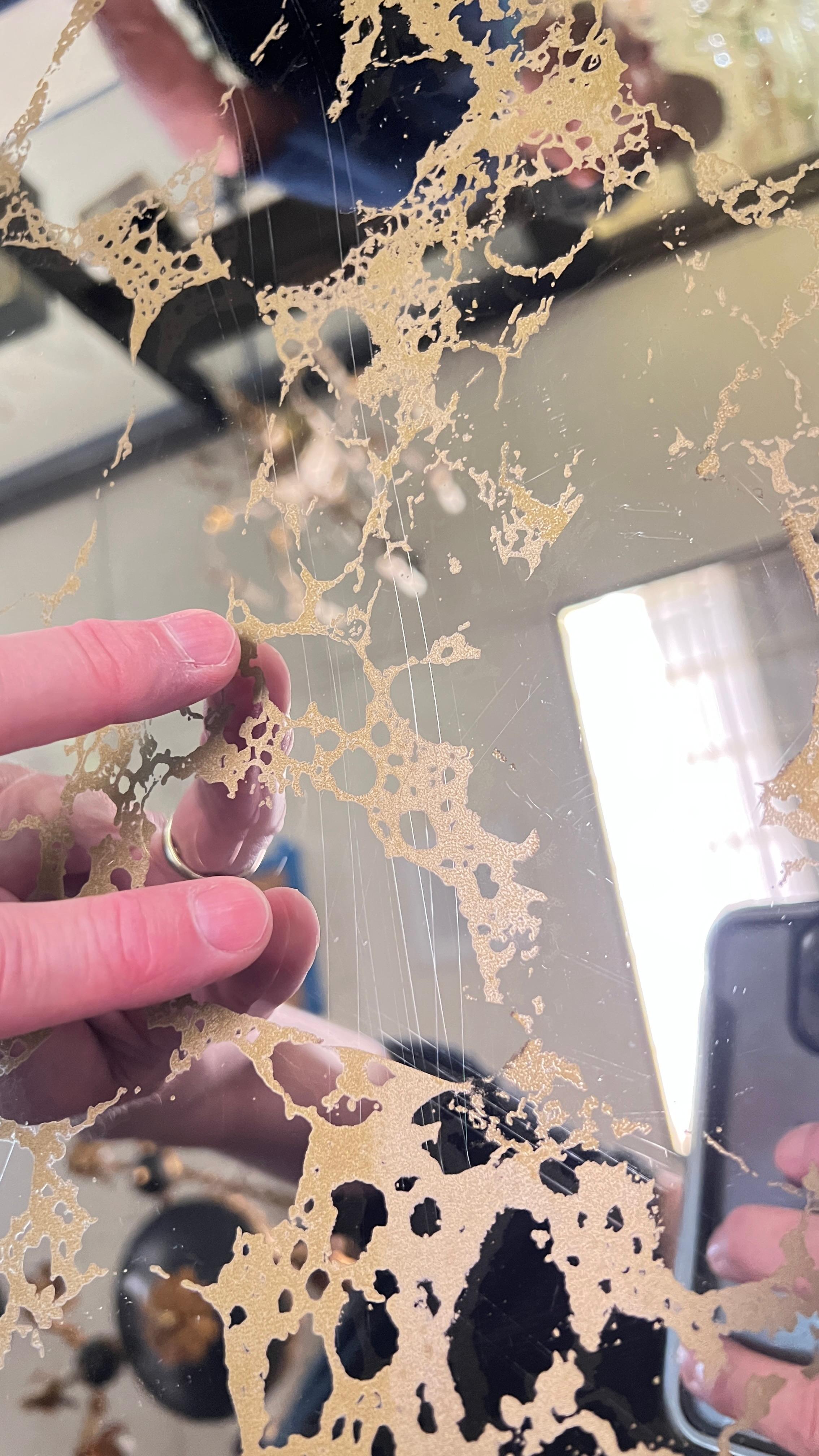 Tavolino da caffè moderno di metà secolo in vetro dorato e pelle di capra laccata in vendita 9