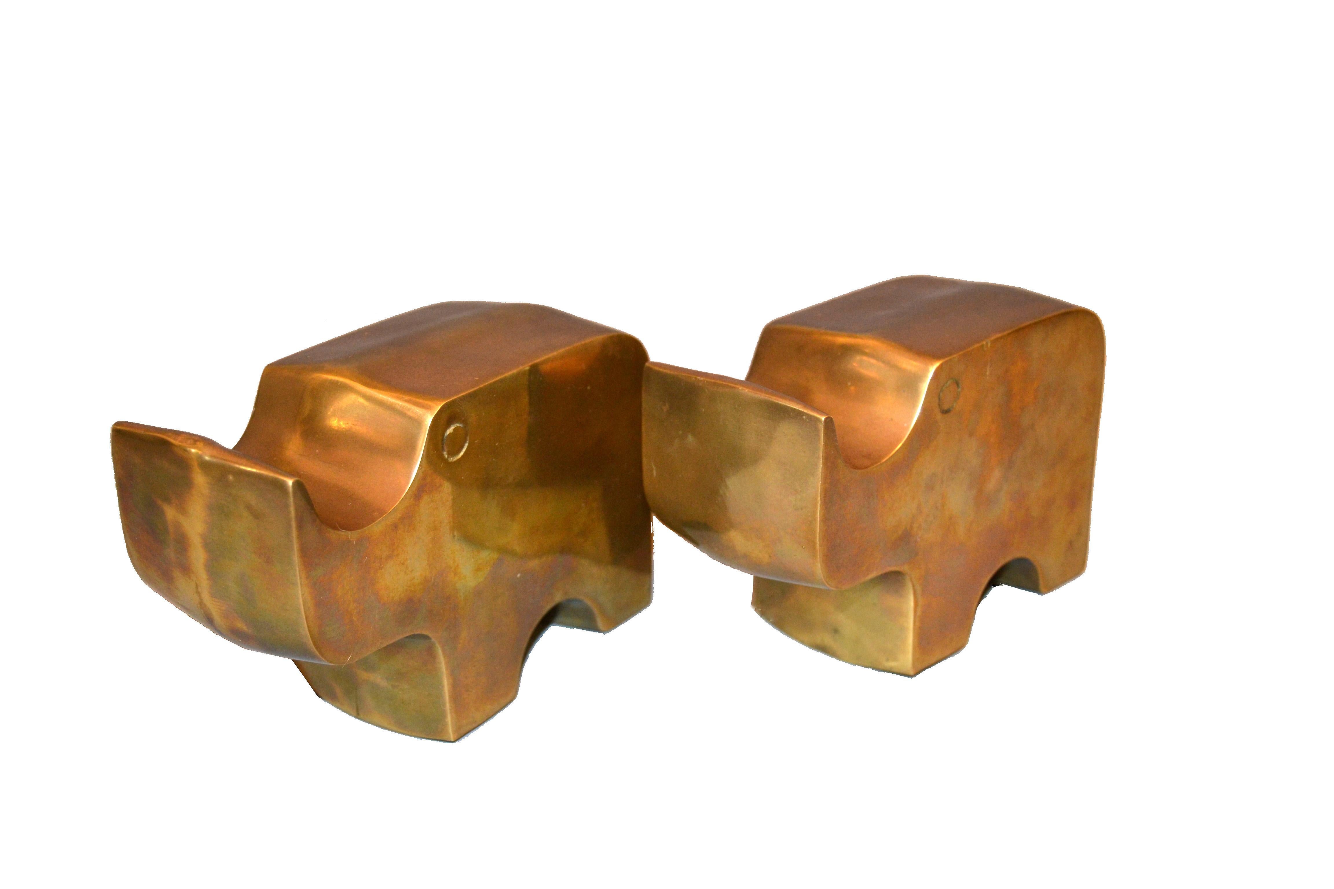 Mid-Century Modern bronze rhinoceros bookends in the manner of Fratelli Mannelli.
 