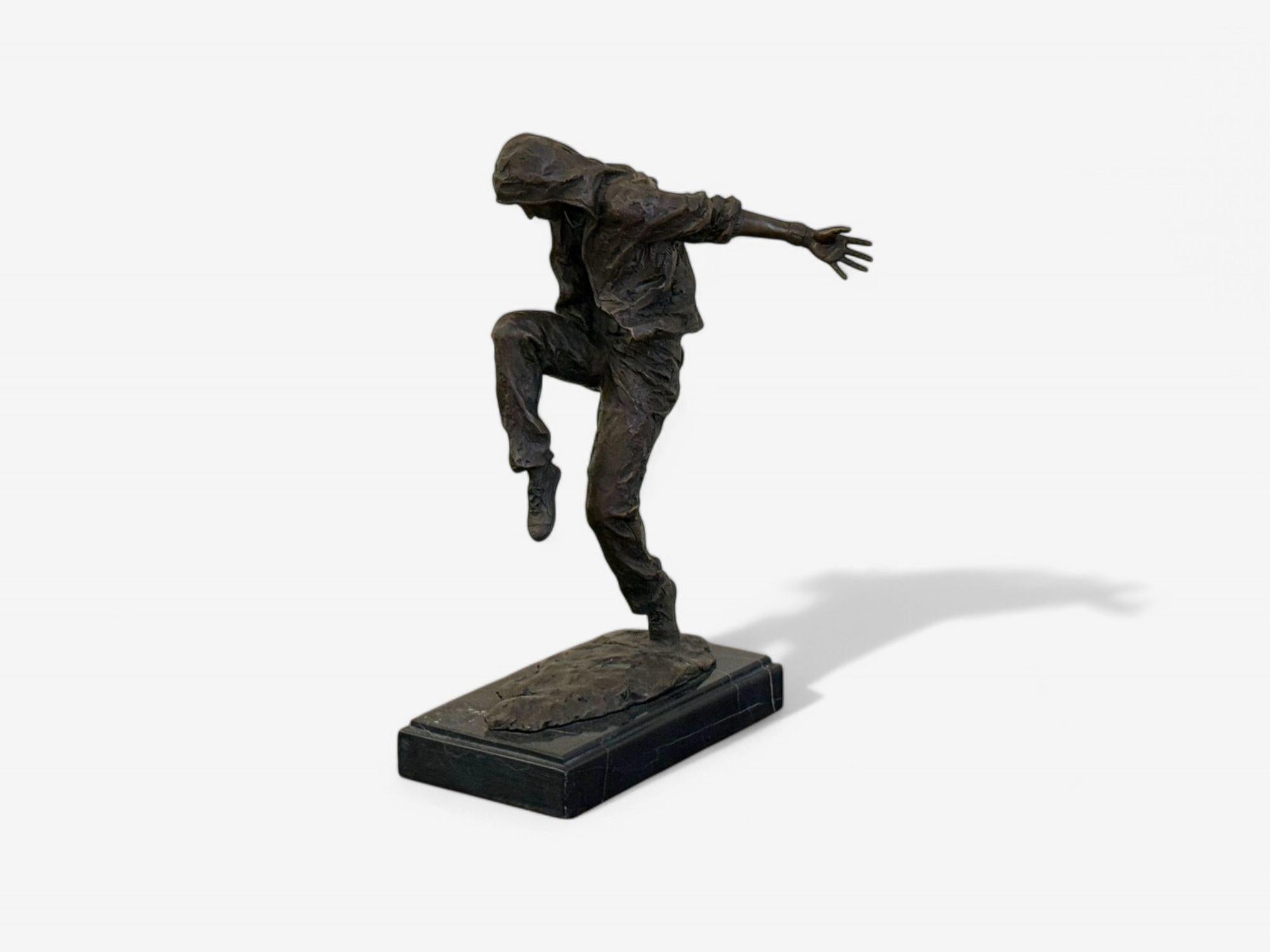Modernité du milieu du siècle, bronze, sculpture de table, statue de break-dancer, États-Unis, années 1980 Bon état - En vente à Manhasset, NY
