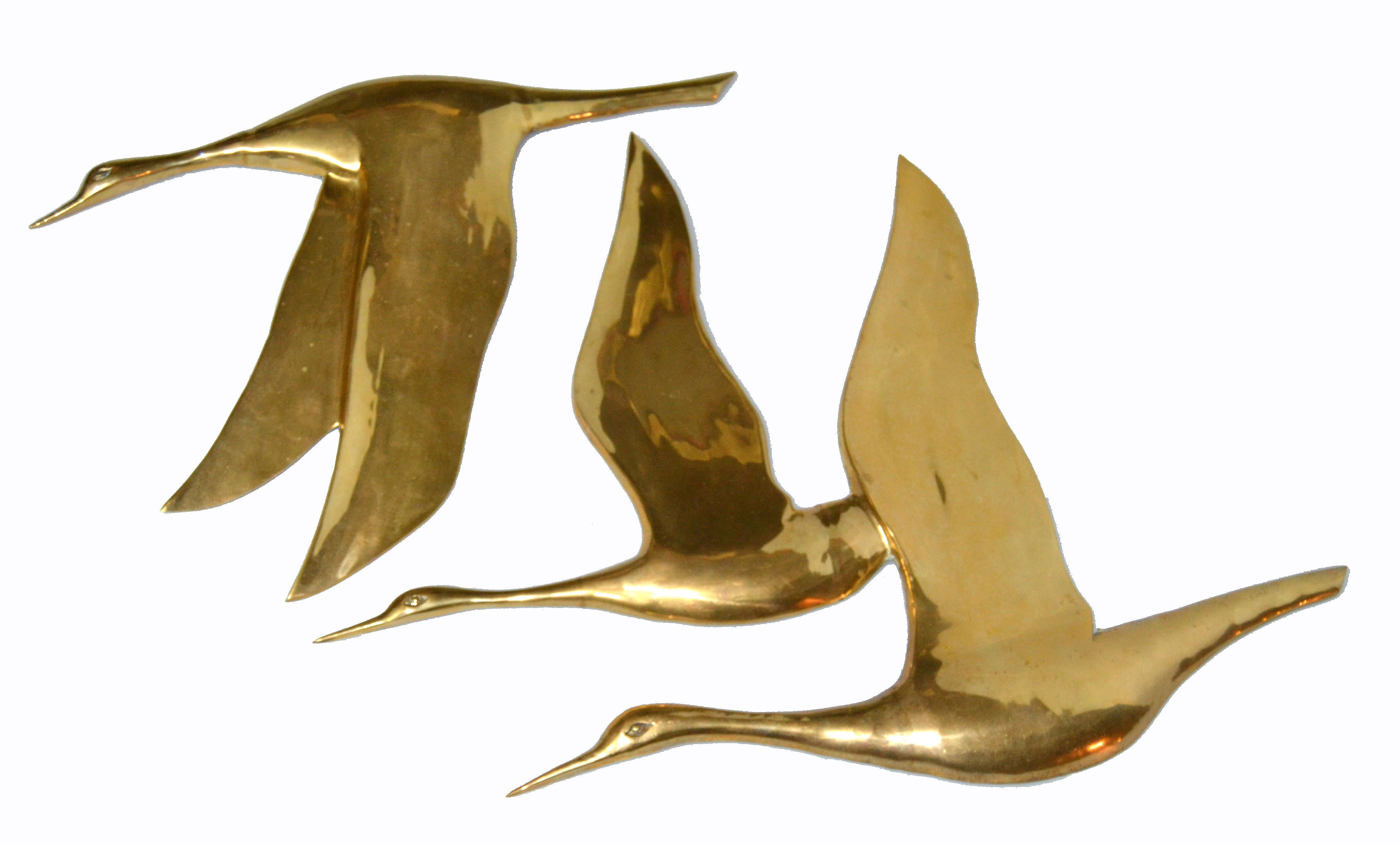 Two pieces Mid-Century Modern bronze wall hanging seagull sculpture, animal sculpture.
Can be hung in different positions.
Not signed.
Dimension: Smaller seagull
Length 19 inches, depth 14.5 inches, height 1.25 inches.