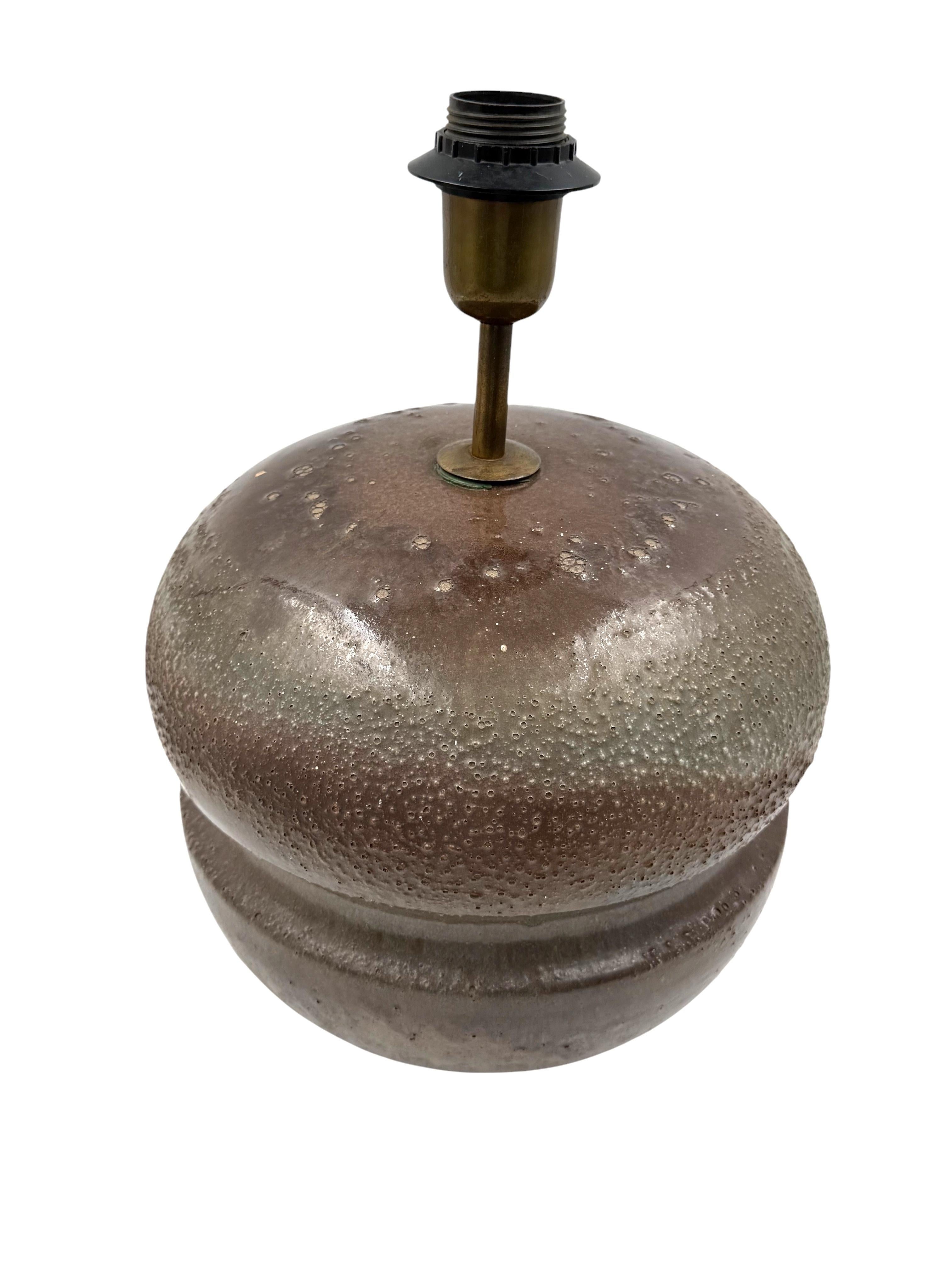 Mid-century modern brown ceramic lamp base,  France 1960s en venta 6