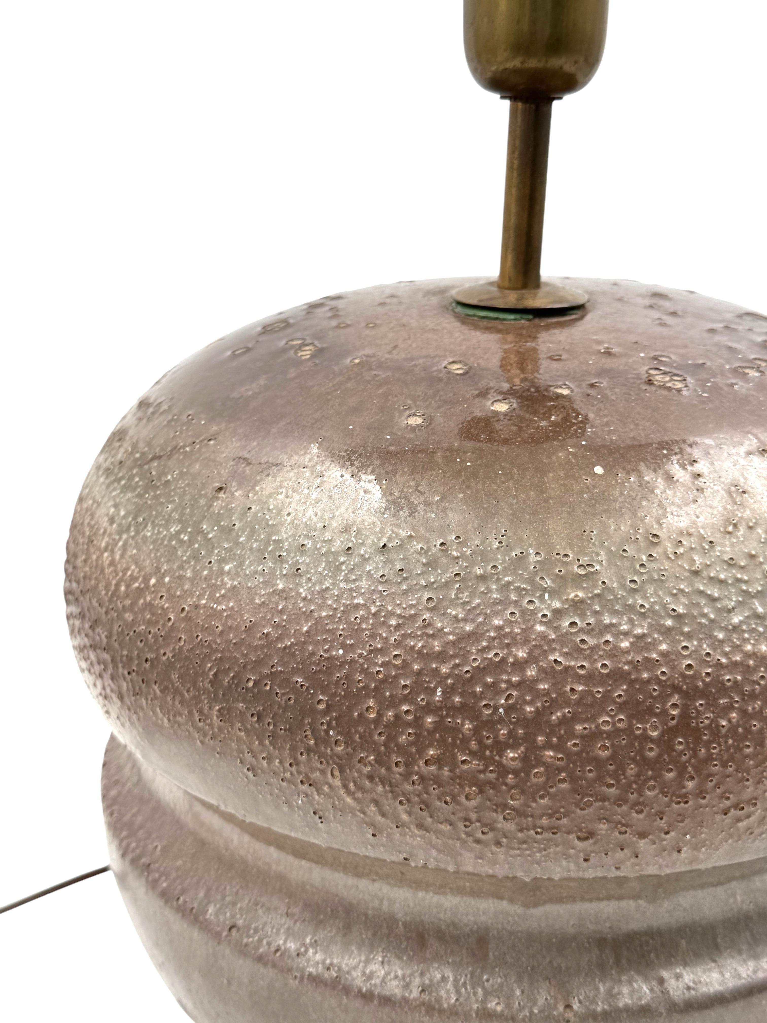 Mid-century modern brown ceramic lamp base,  France 1960s en venta 8