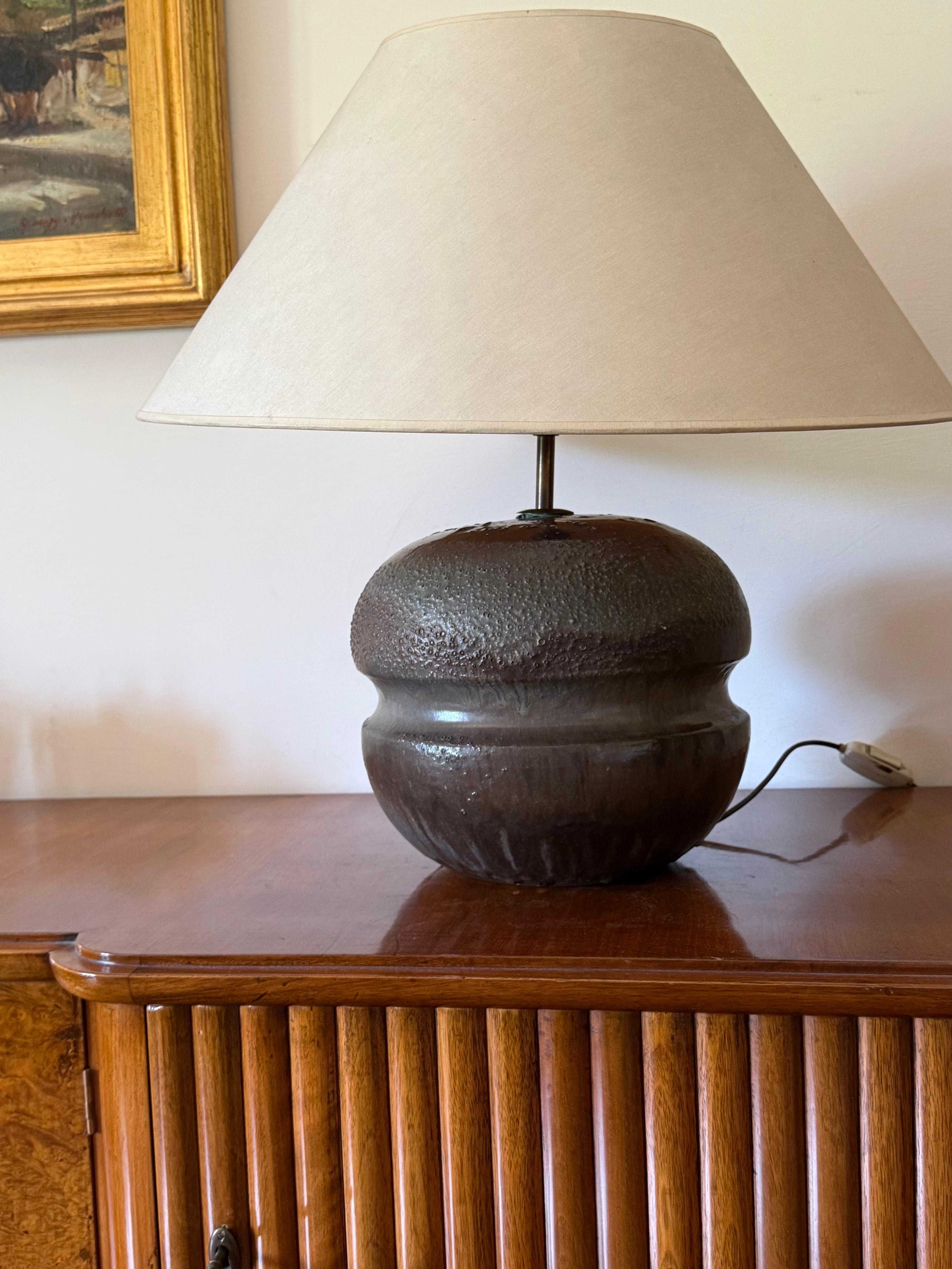 Mid-century modern brown ceramic lamp base,  France 1960s en Excelente estado para la venta en Firenze, IT