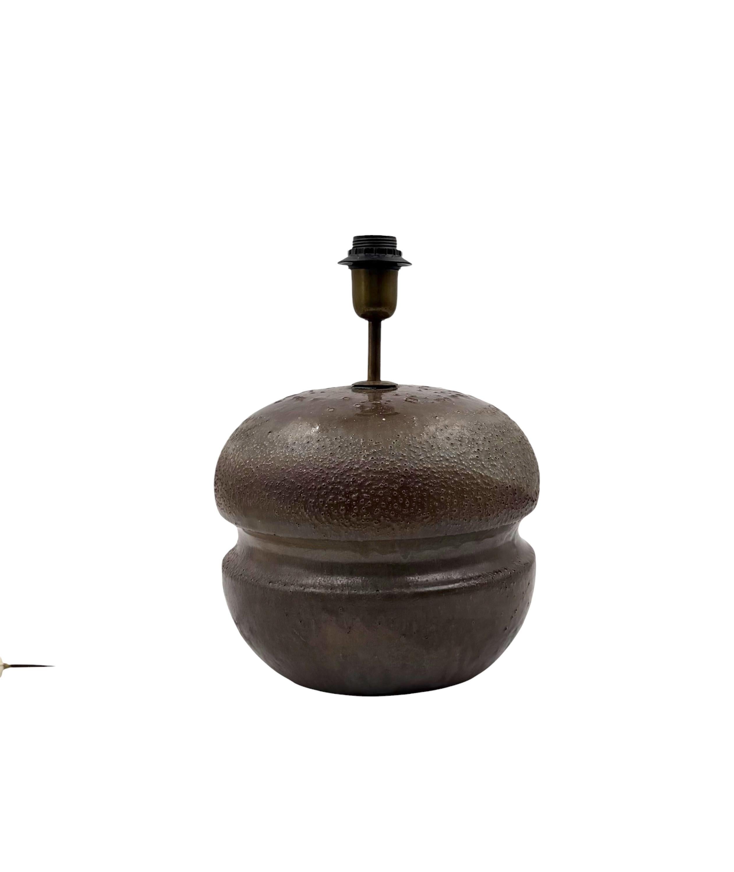 Mid-century modern brown ceramic lamp base,  France 1960s en venta 3