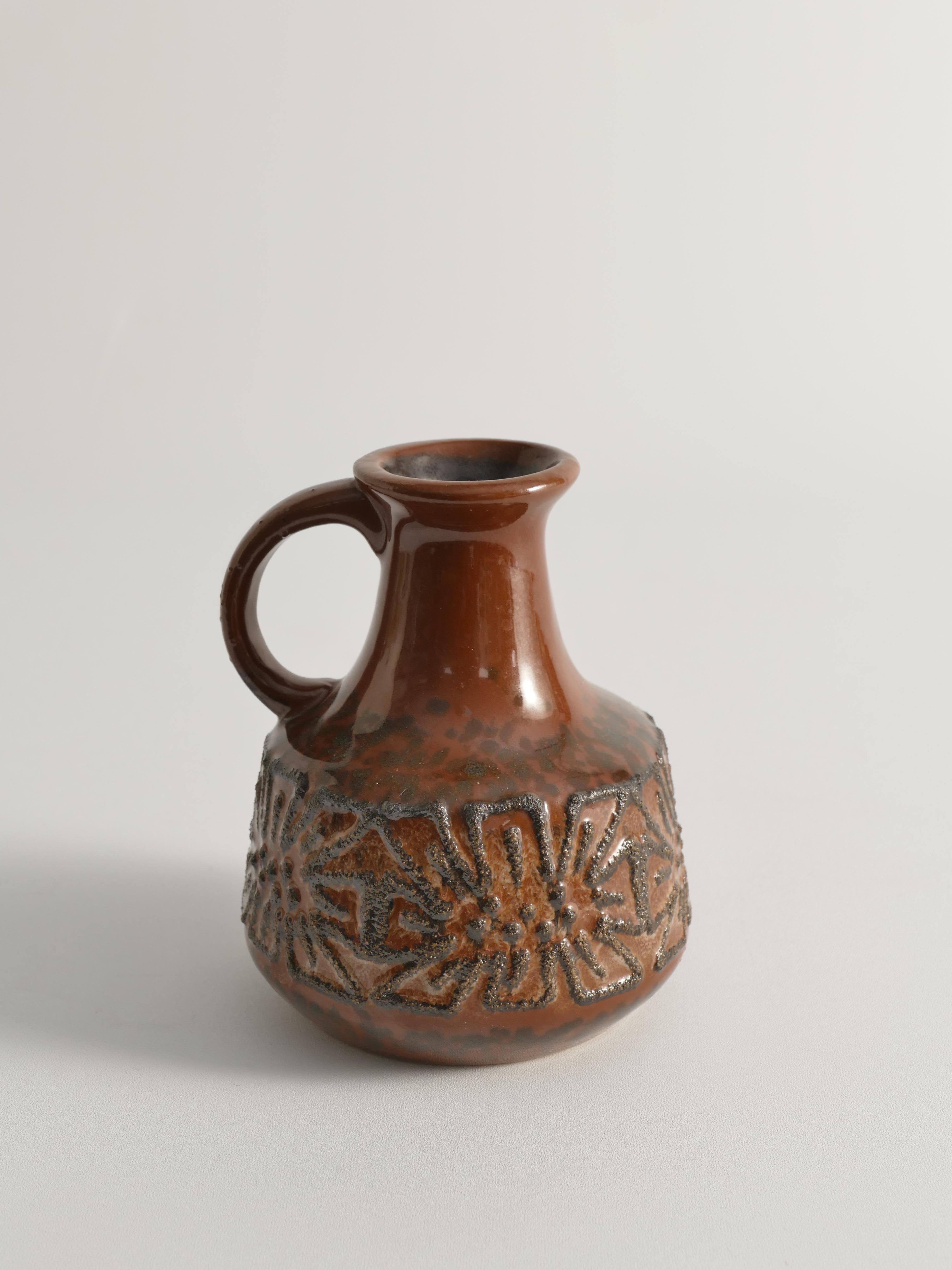 Mid-Century moderno Vaso in ceramica marrone di VEB Haldensleben, Germania orientale, 1960 in vendita