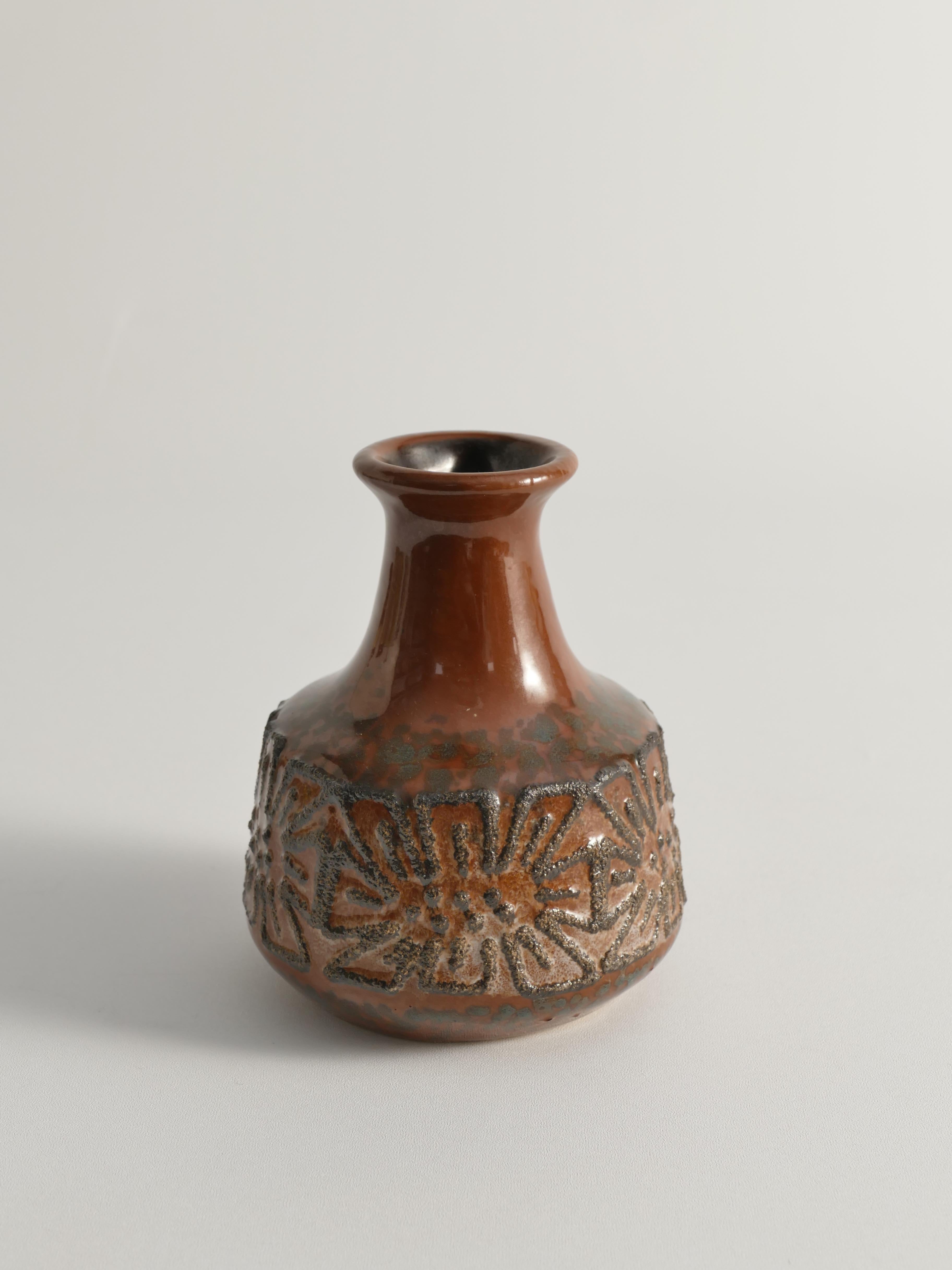 Smaltato Vaso in ceramica marrone di VEB Haldensleben, Germania orientale, 1960 in vendita