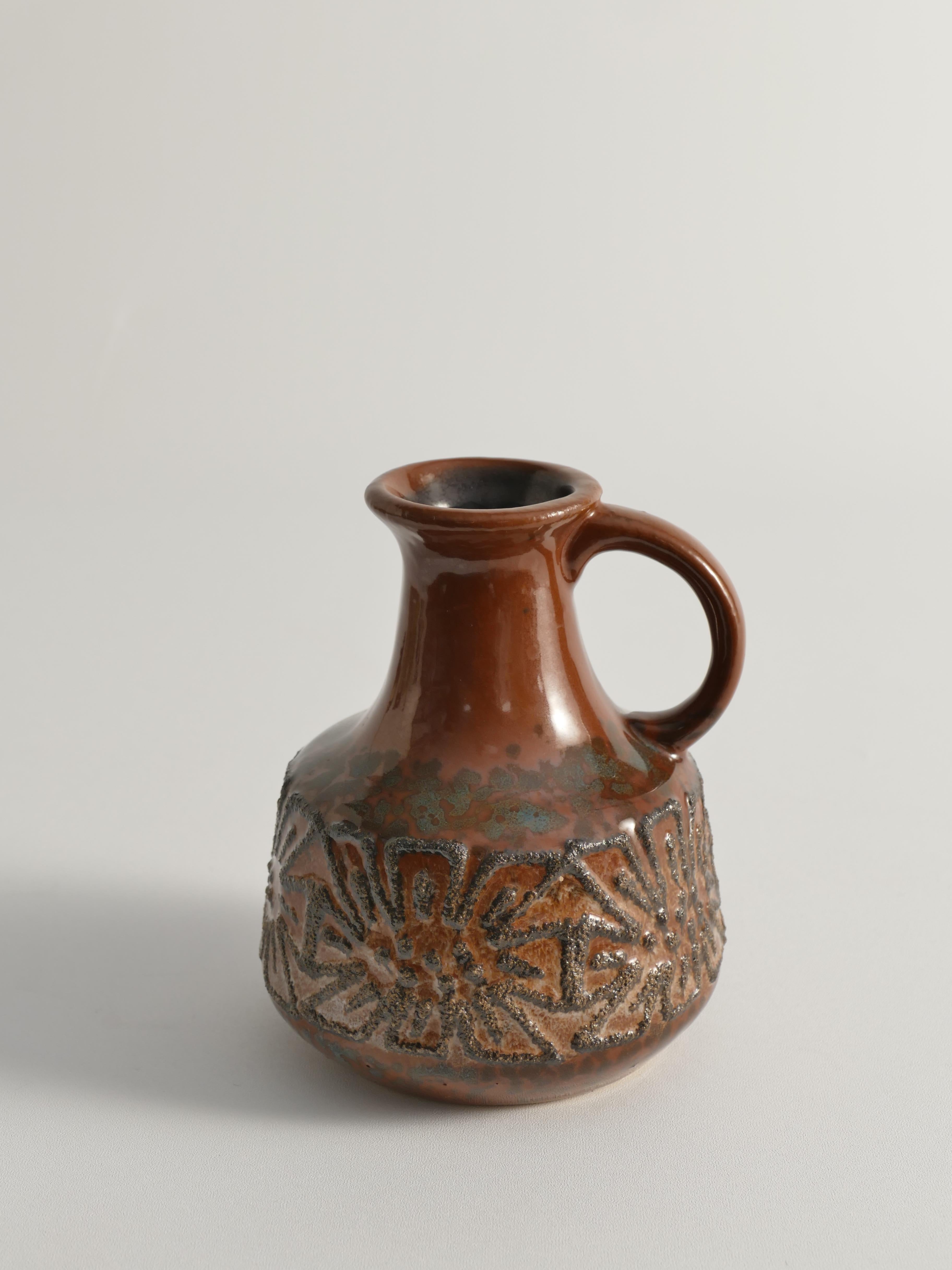Fine XX secolo Vaso in ceramica marrone di VEB Haldensleben, Germania orientale, 1960 in vendita