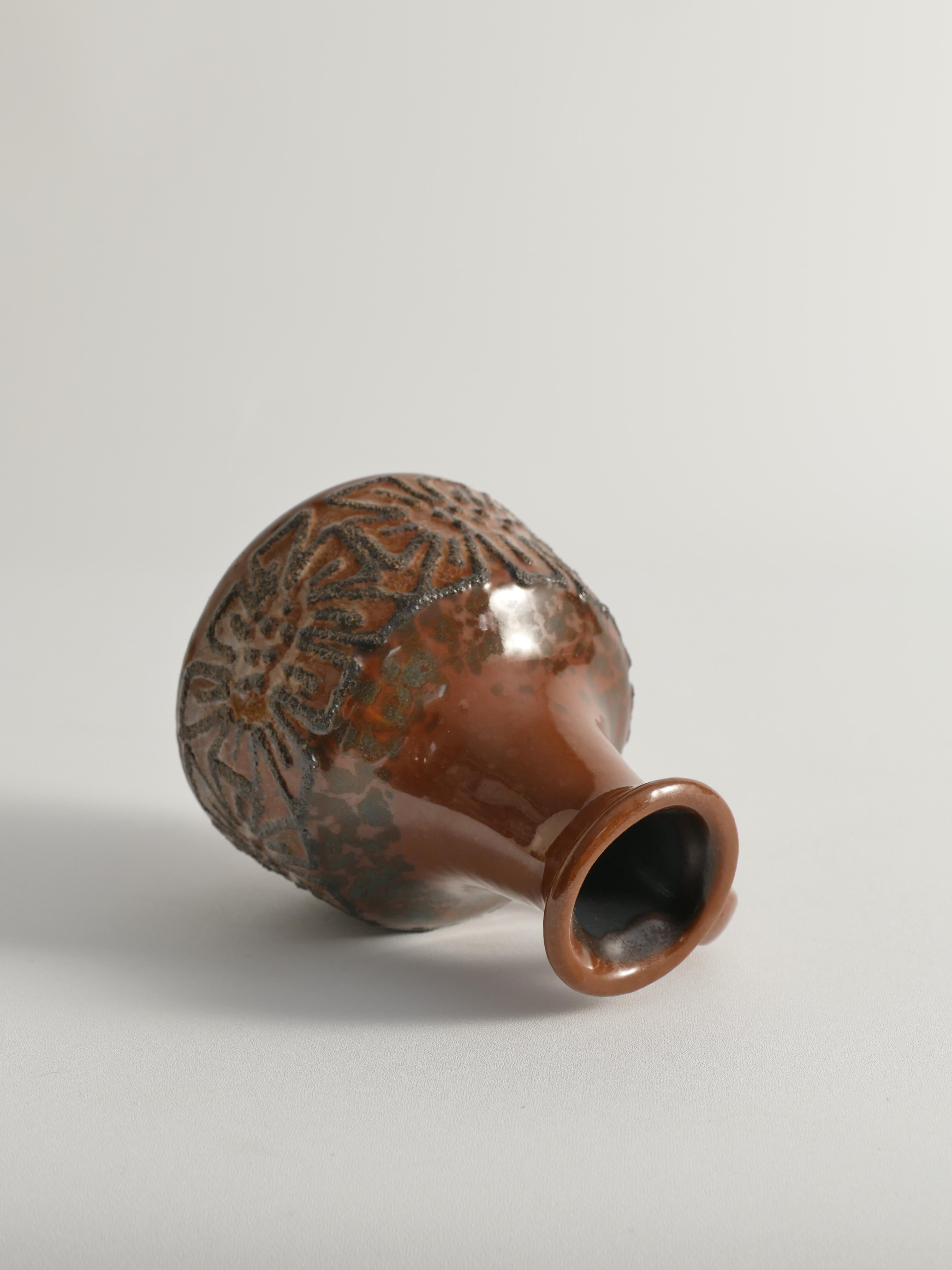 Vaso in ceramica marrone di VEB Haldensleben, Germania orientale, 1960 in vendita 1