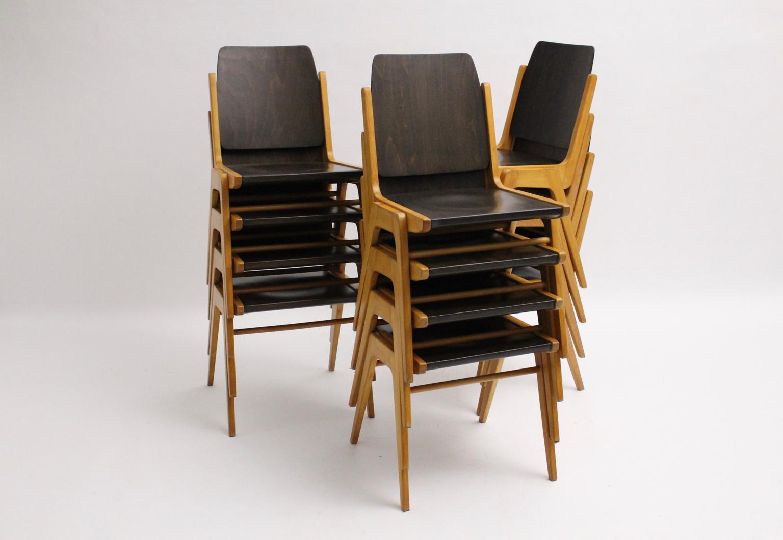 Franz Schuster ensemble de douze chaises de salle à manger marron de style mi-siècle moderne, 1959 Bon état - En vente à Vienna, AT