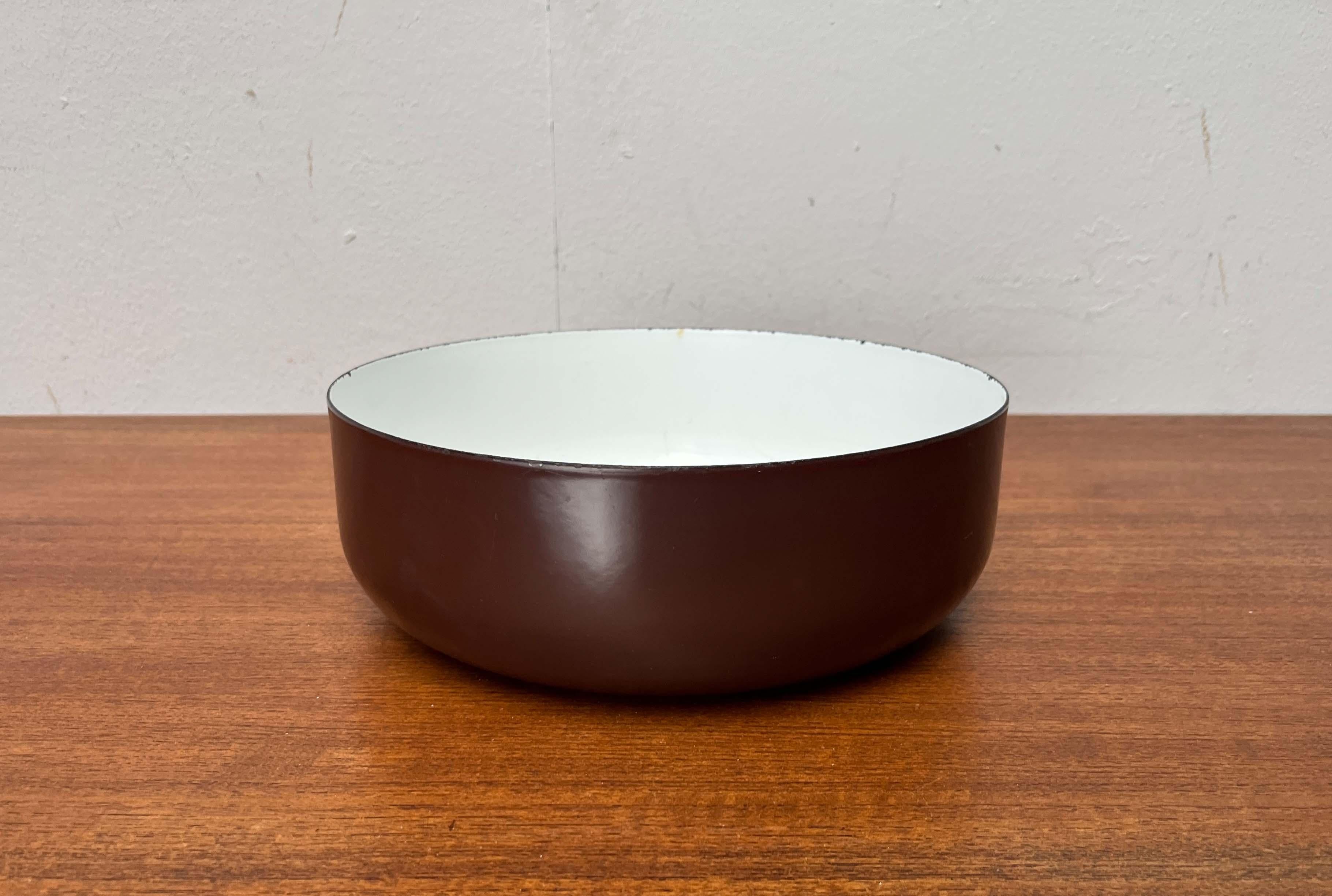 Braune Emaille-Schale von Kaj Franck für Finel, Finnland, 1960er Jahre, Mitte des Jahrhunderts (Metall) im Angebot