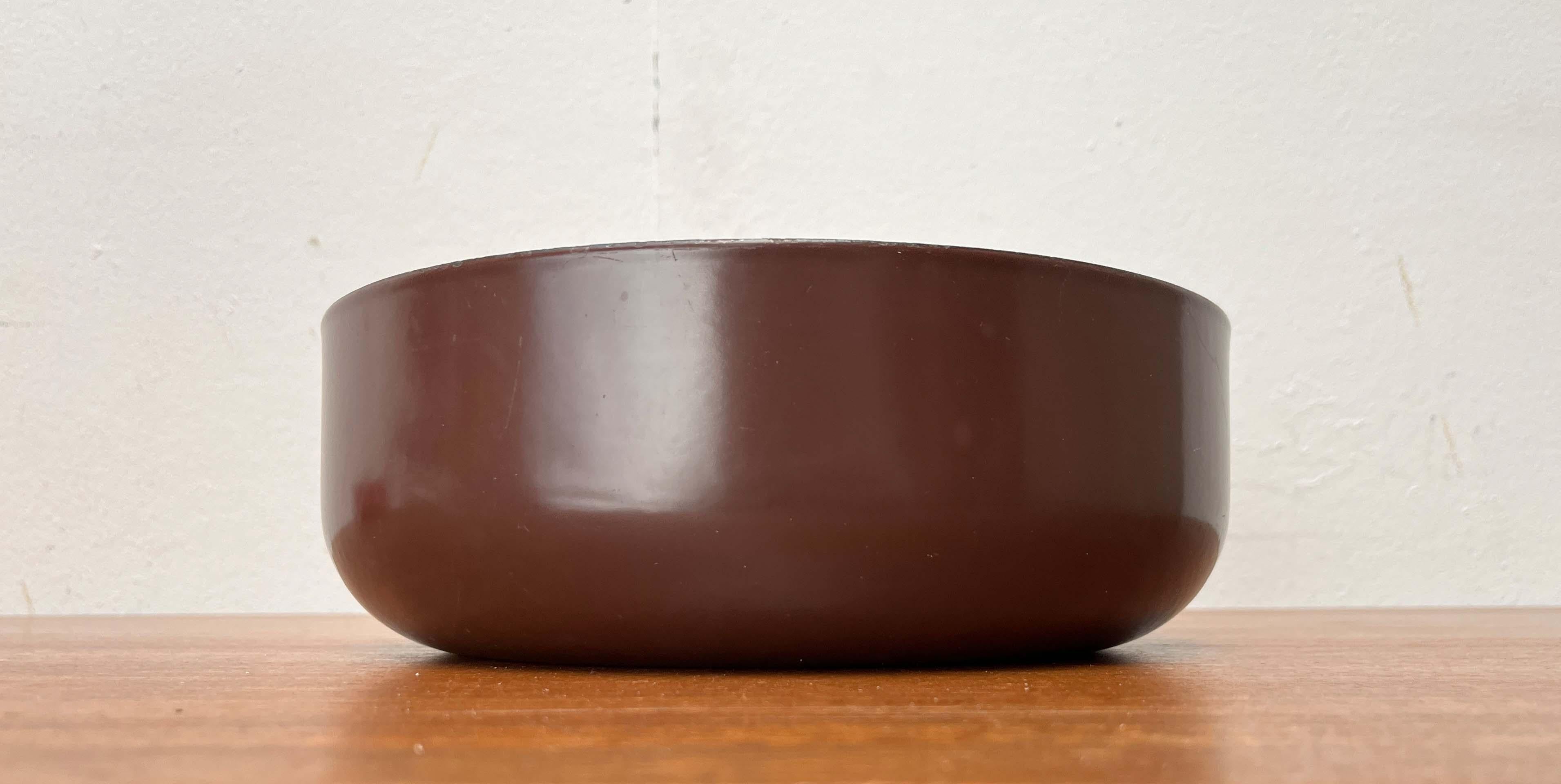 Braune Emaille-Schale von Kaj Franck für Finel, Finnland, 1960er Jahre, Mitte des Jahrhunderts im Angebot 1