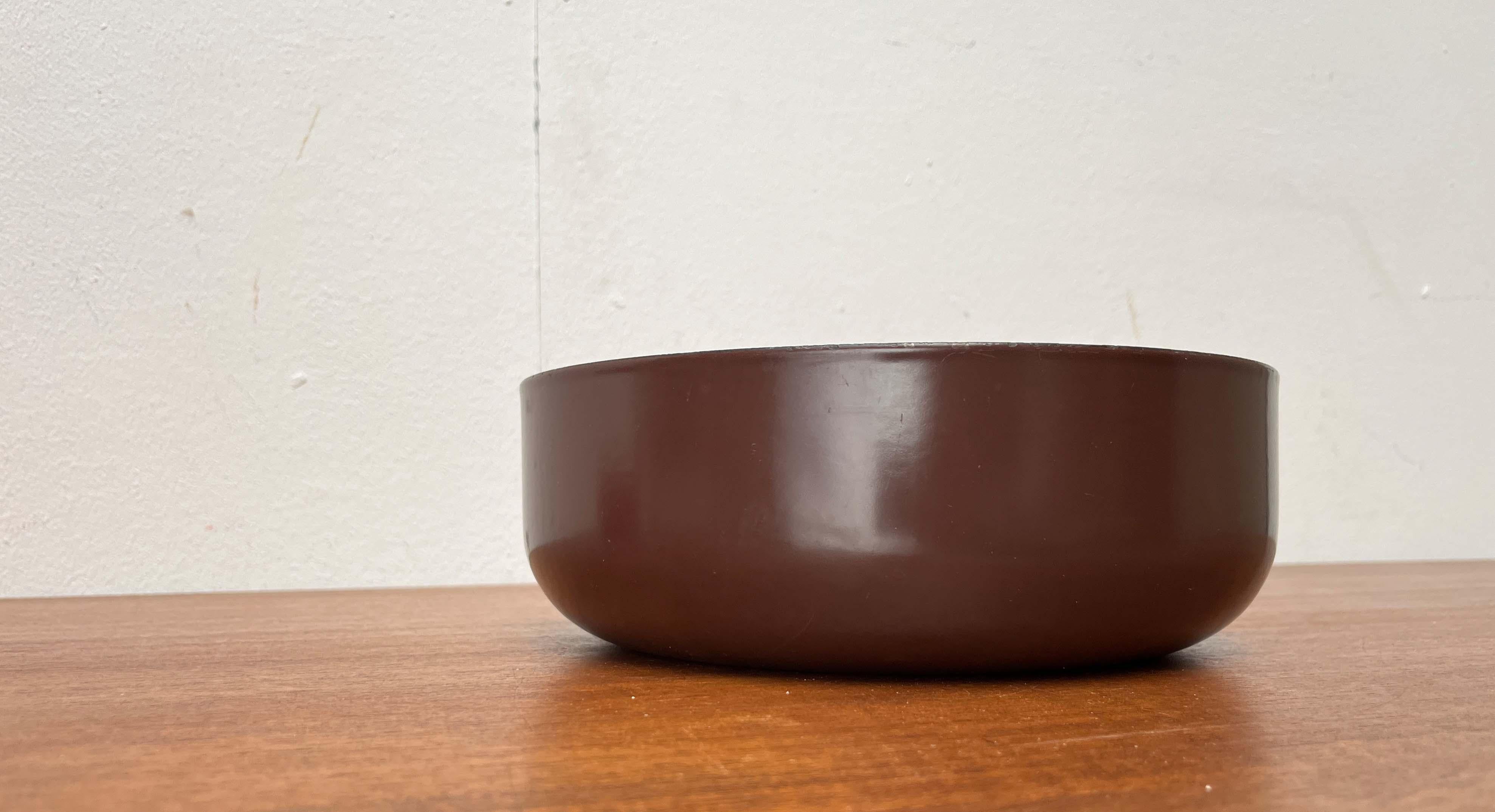 Braune Emaille-Schale von Kaj Franck für Finel, Finnland, 1960er Jahre, Mitte des Jahrhunderts im Angebot 2