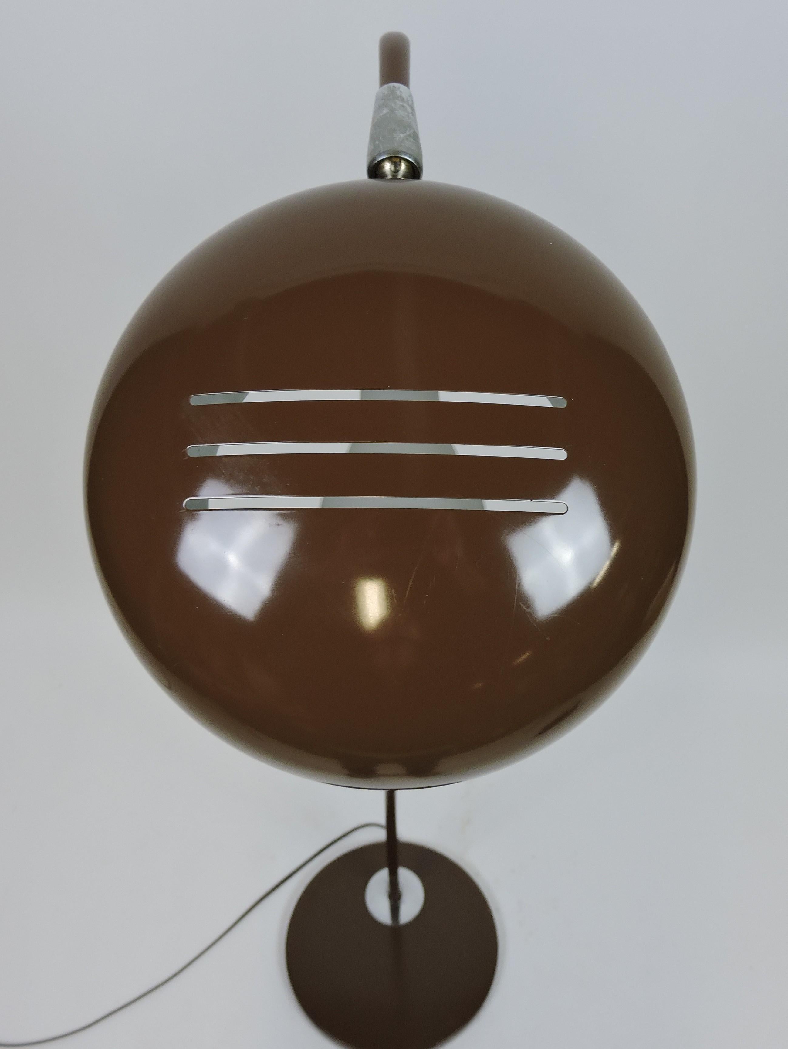 Mid-Century Modern Brown Enamel Metal Floor Lamp with Articulated Shade For Sale 1