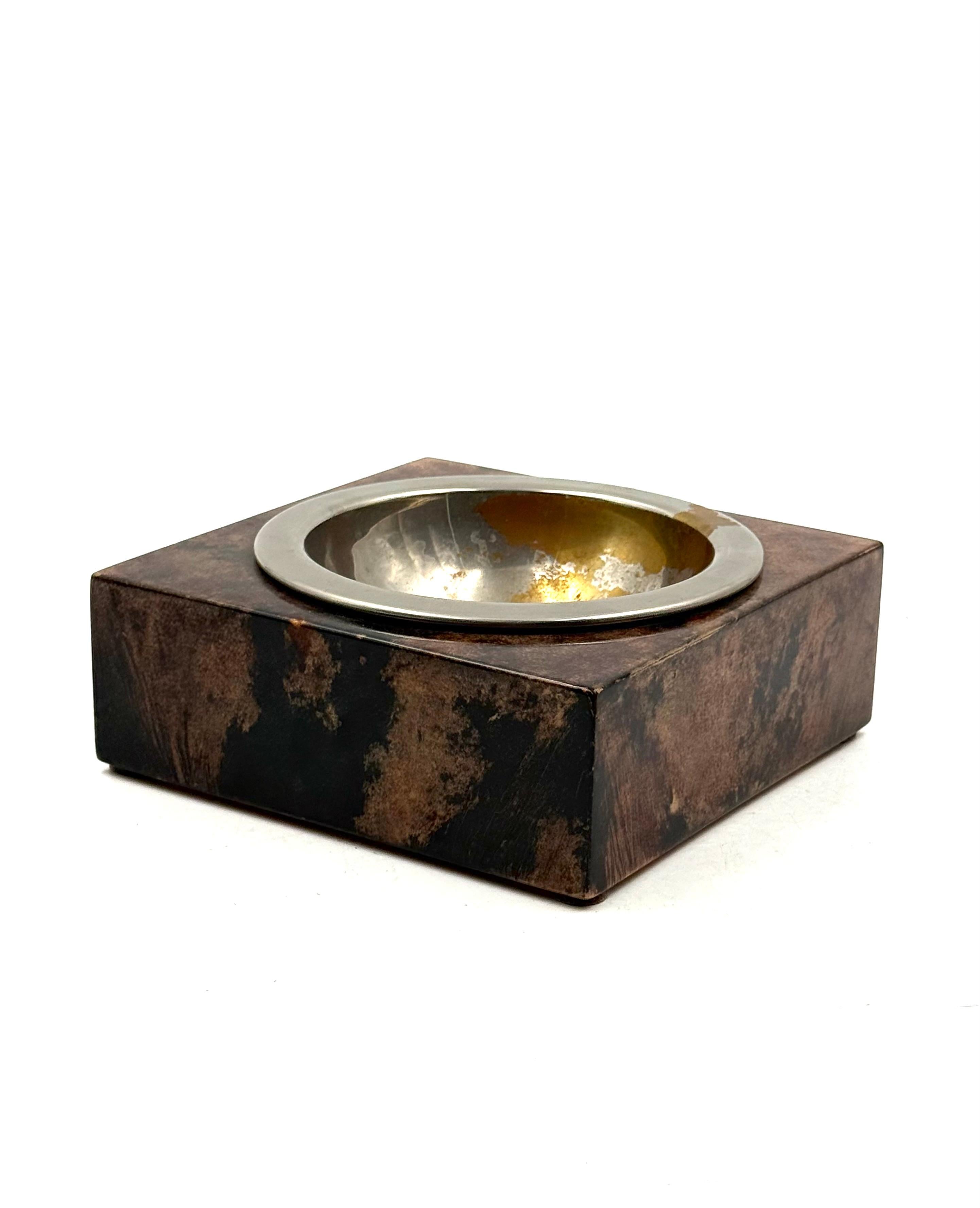 Cendrier parcheminé en peau de chèvre brune, Aldo Tura, Italie, années 1960 en vente 3