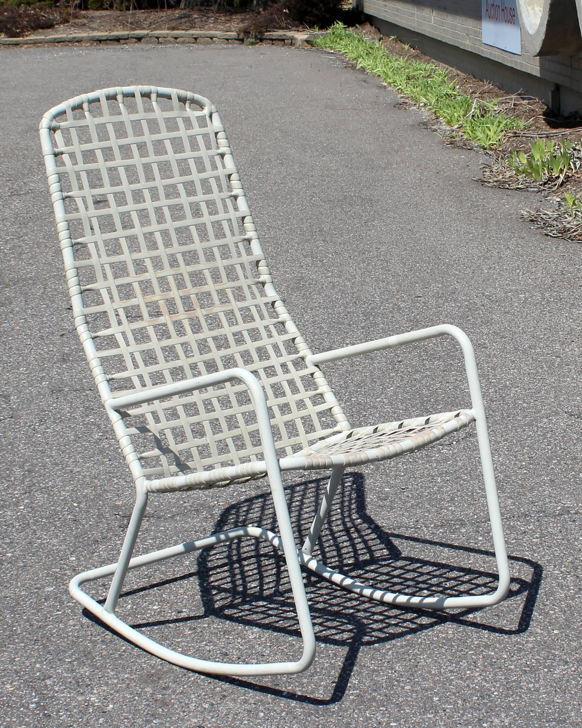 For your consideration is an outdoor patio rocking chair by Brown Jordan from the Kantan series, circa the 1960s. In excellent condition, however straps are slightly discolored. The dimensions are 21