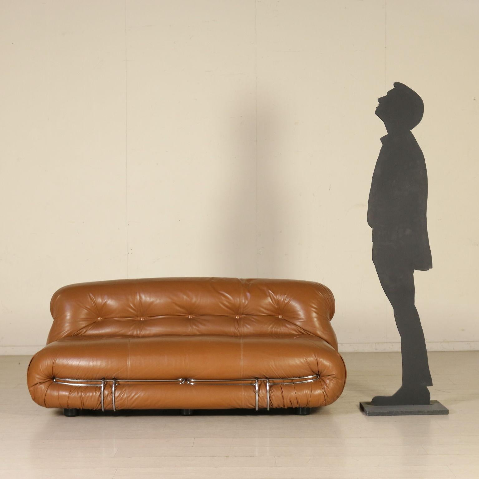 A sofa designed by Afra Bianchin (1937-2011) and Tobia Scarpa, 1935 for Cassina. Foam padding, leather upholstery and chromed metal. Model: Soriana. Manufactured in Italy, 1970s.

Sofa Soriana Leather Chromed Metal Vintage, Italy, 1970s