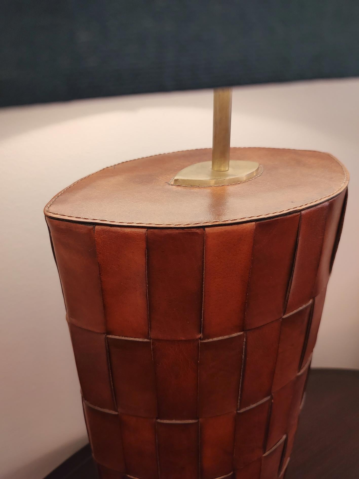 Mid-Century Modern Brown Leather Table Lamp For Sale 1