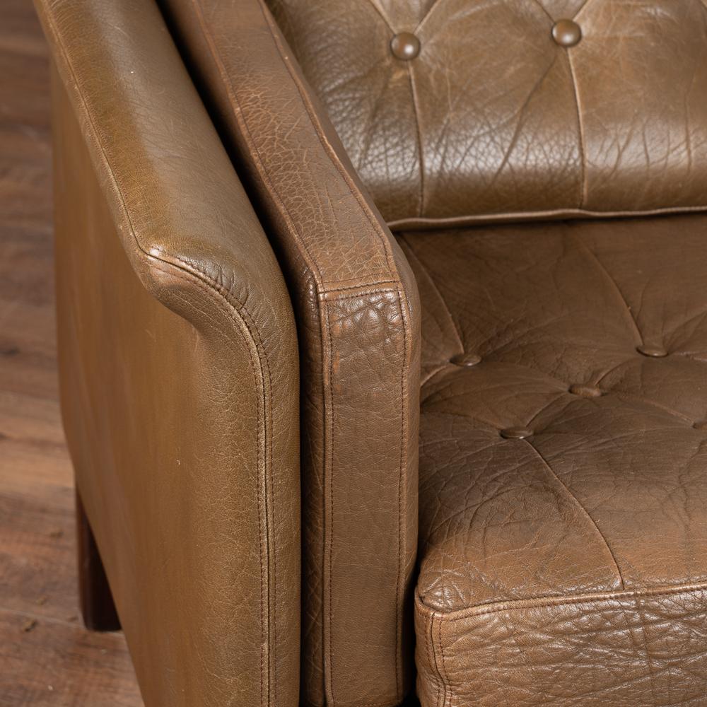 Mid-Century Modern Brown Leather Three Seat Sofa, Denmark circa 1960-70 For Sale 1