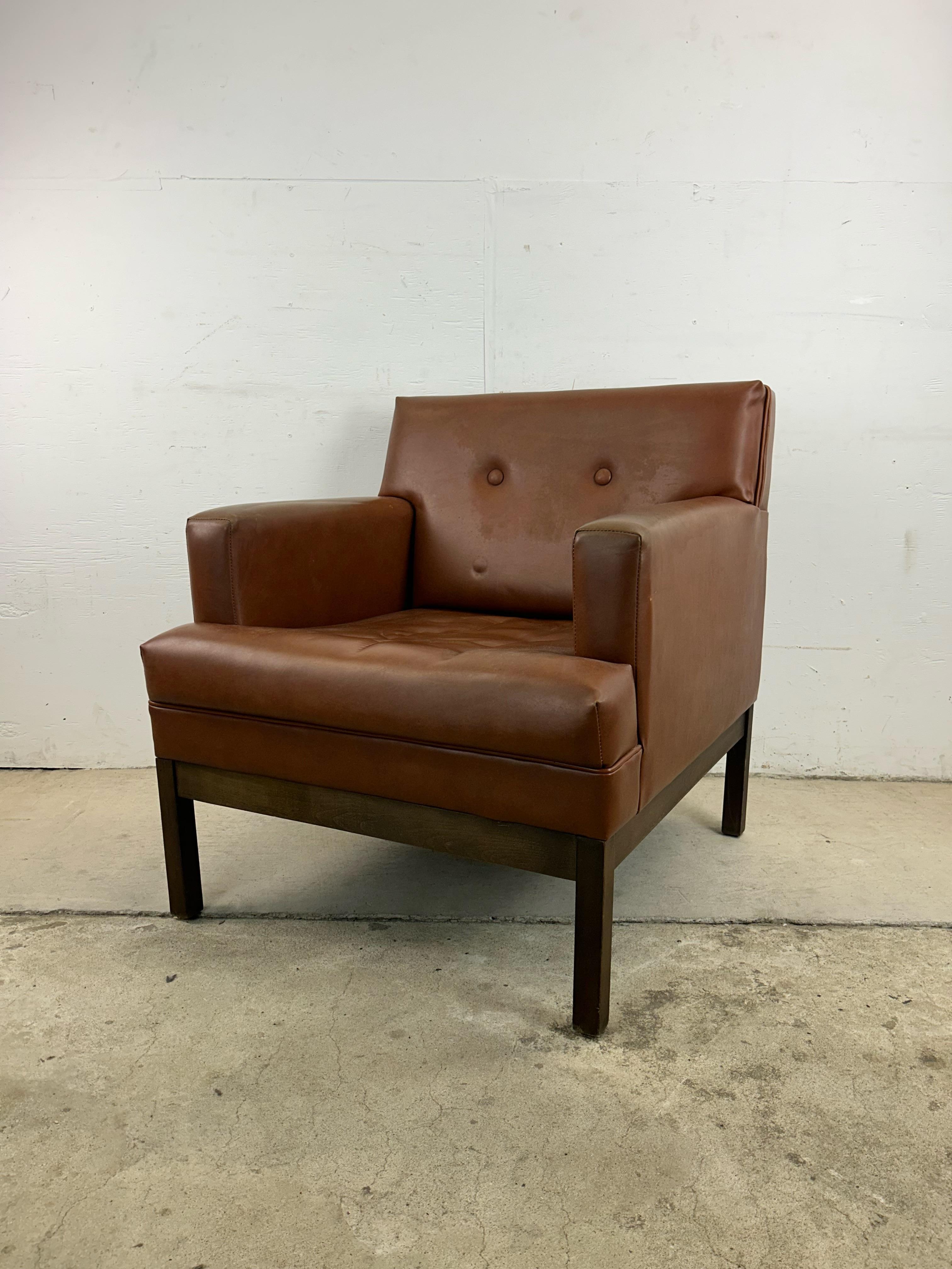 Chaise longue Brown de style The Moderns avec base en noyer en vente 4