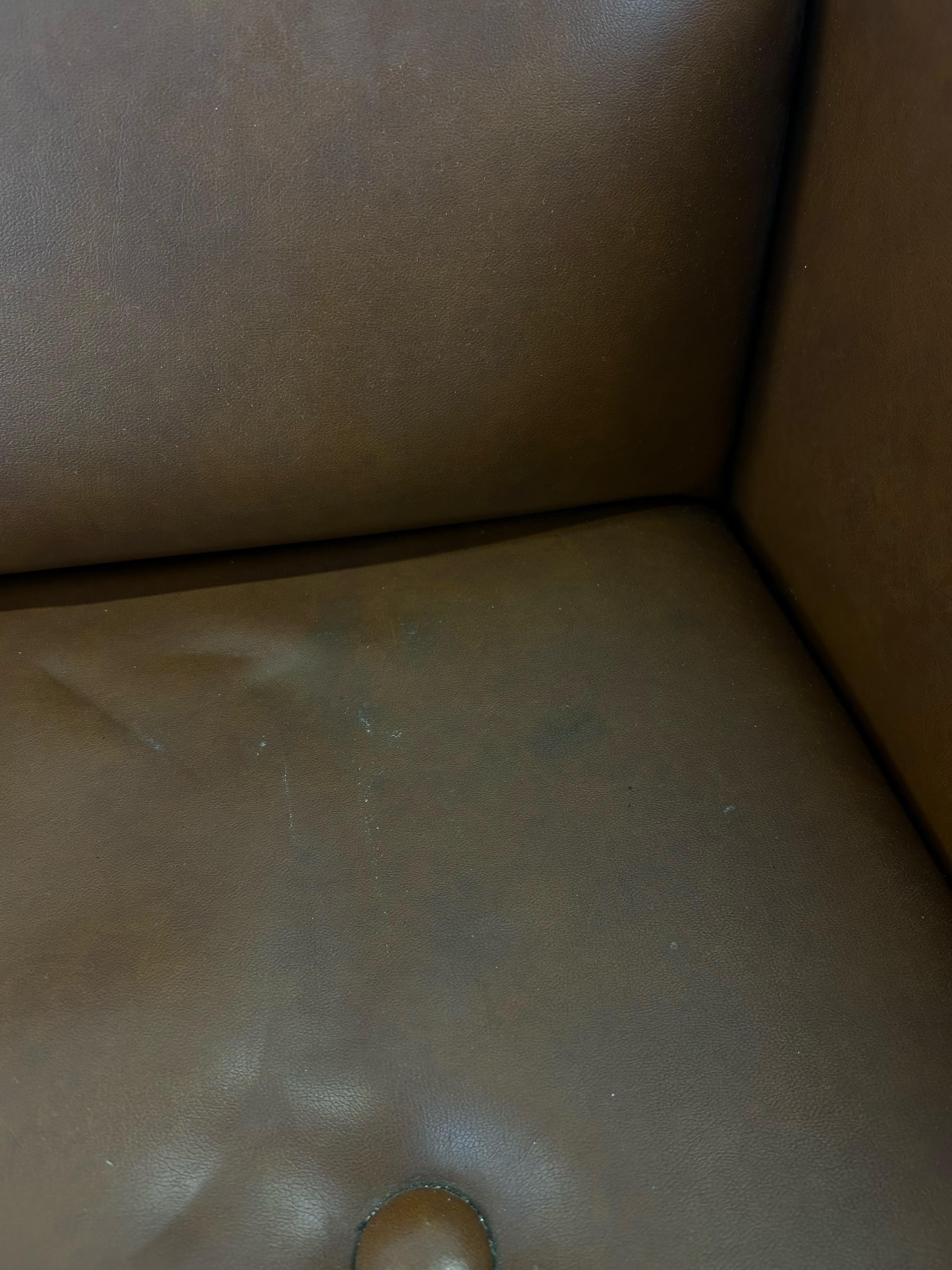 Chaise longue Brown de style The Moderns avec base en noyer en vente 10