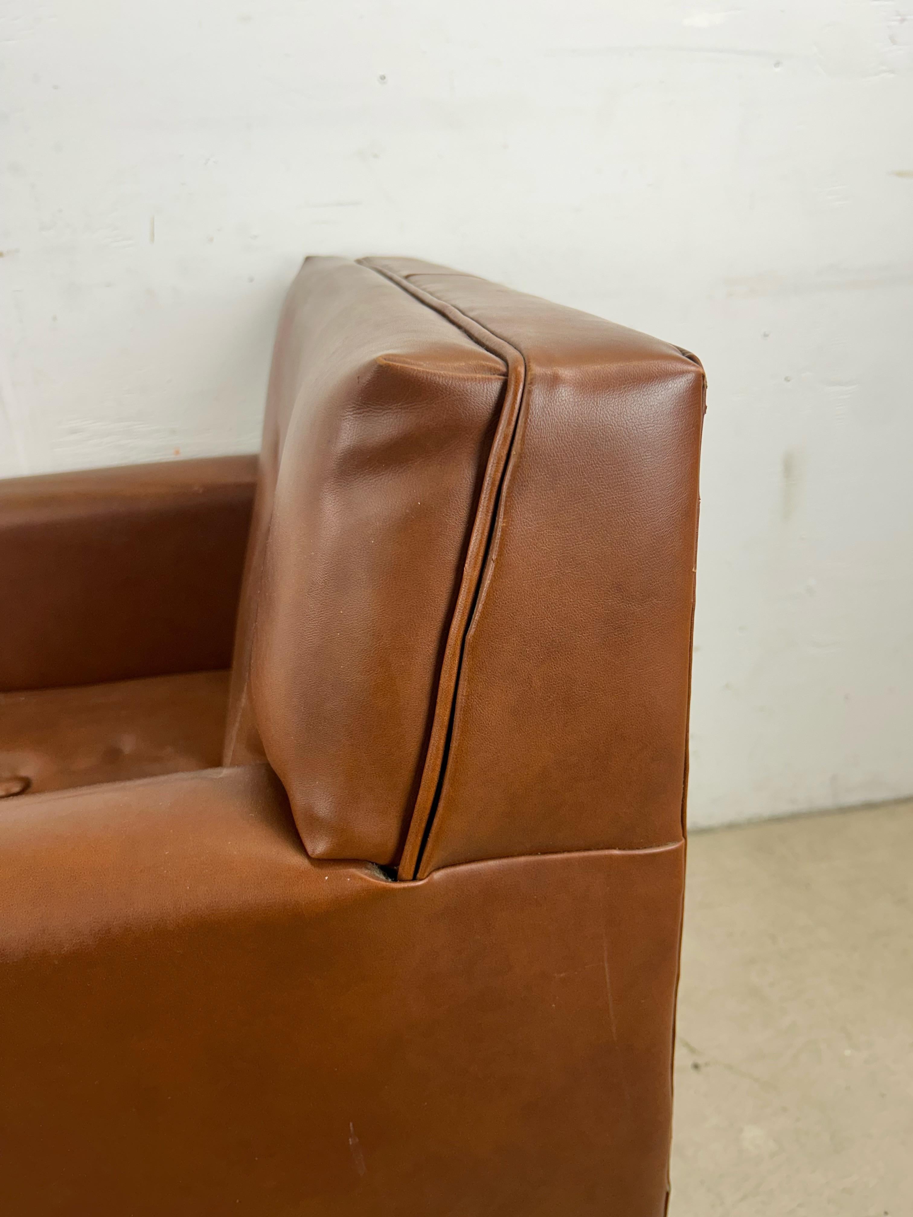 Chaise longue Brown de style The Moderns avec base en noyer en vente 2