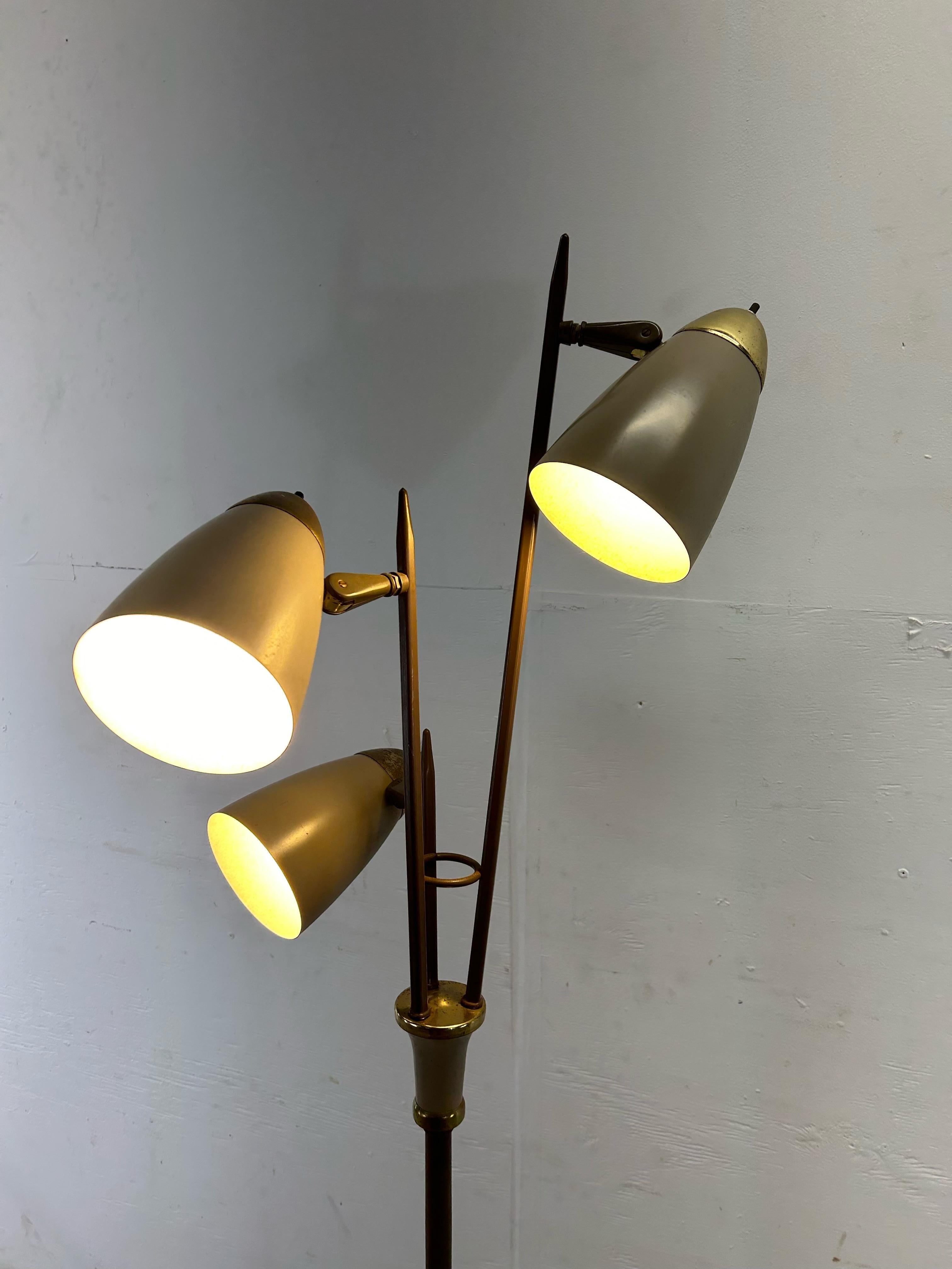 Mid Century Modern Brown Metal Floor Lamp with Brass Accents In Good Condition For Sale In Freehold, NJ