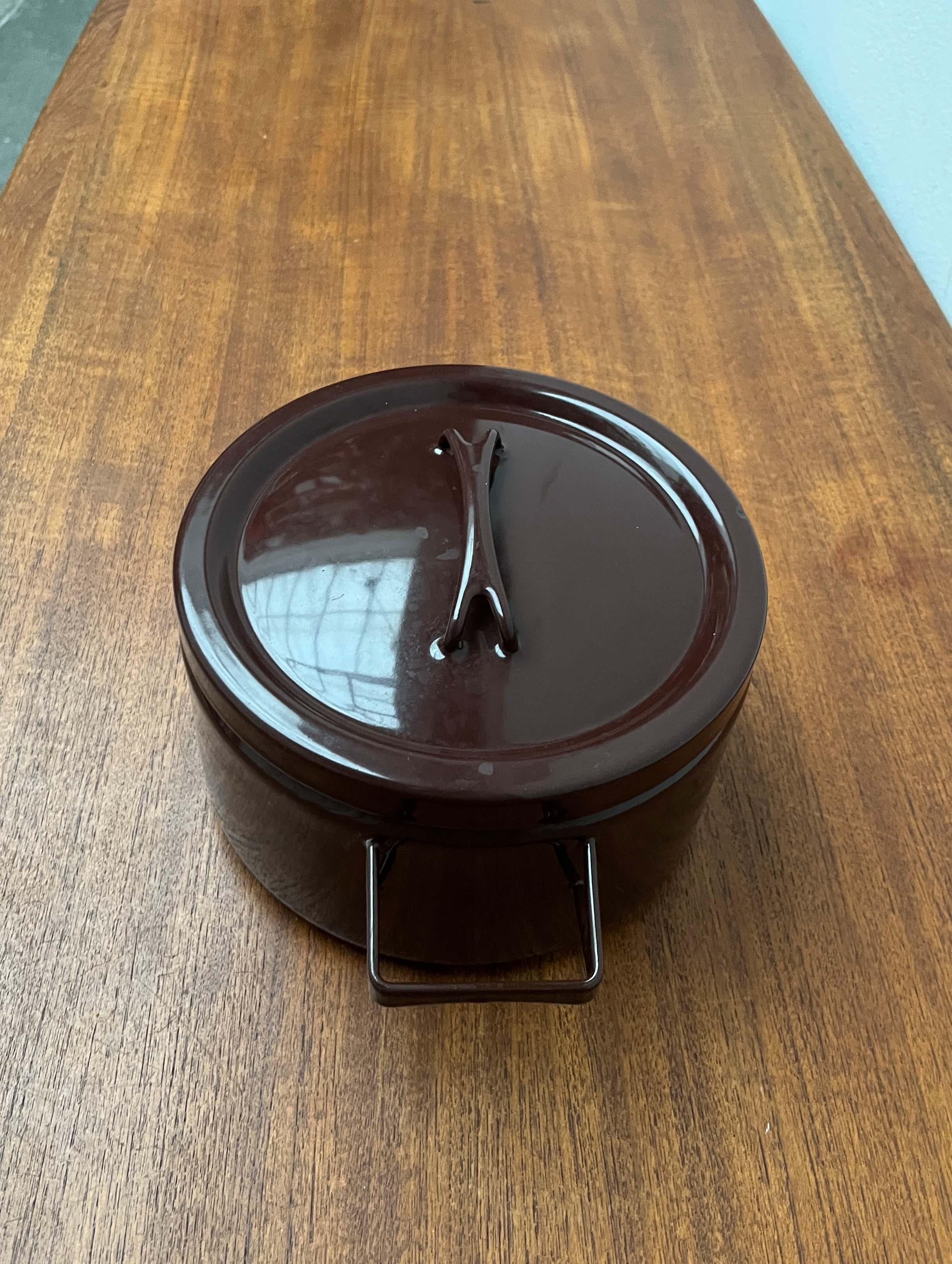 Moderner brauner minimalistischer Emailletopf Seppo Mallat Finel Finnland 1960er Jahre im Angebot 3