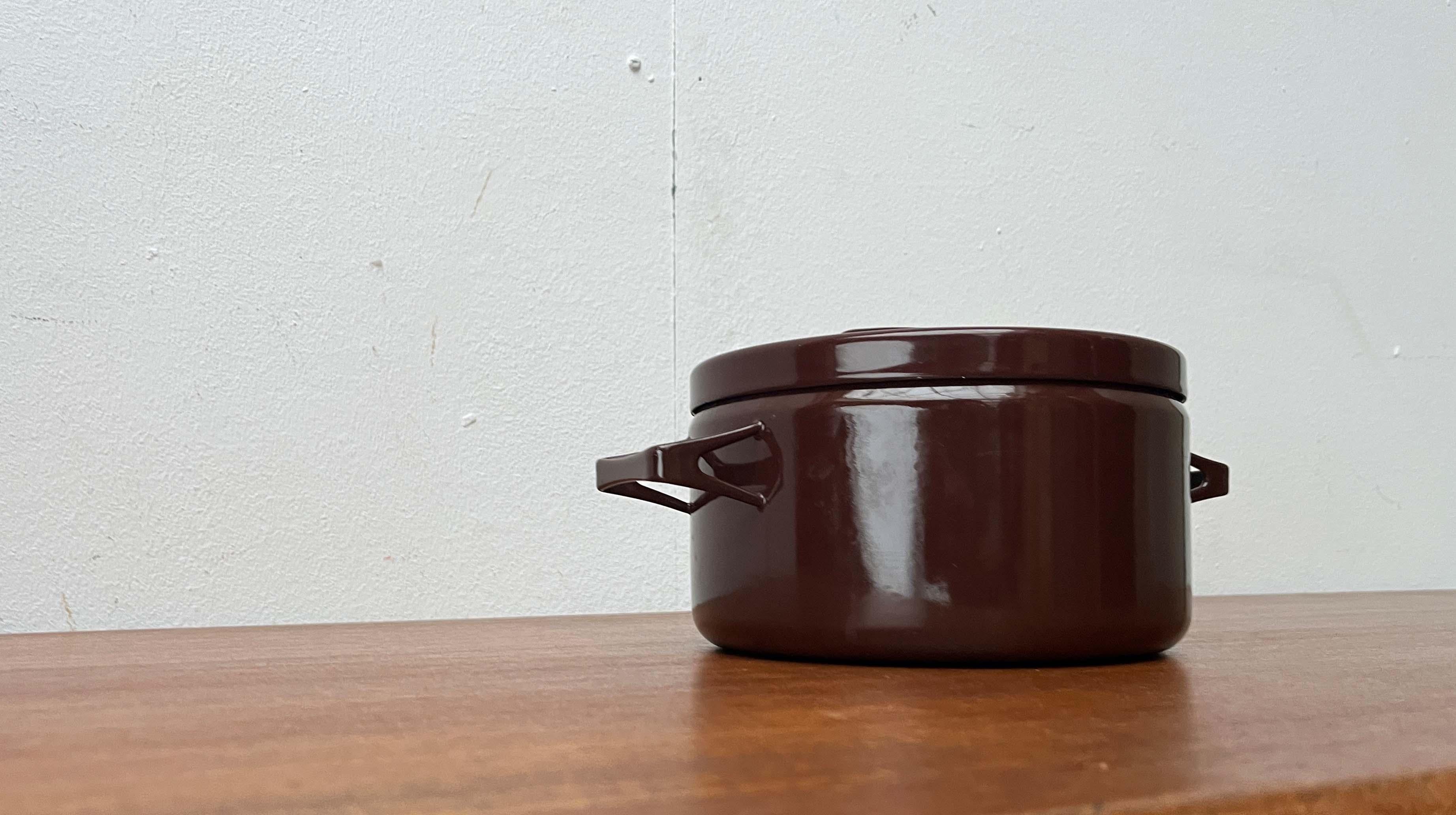 Moderner brauner minimalistischer Emailletopf Seppo Mallat Finel Finnland 1960er Jahre im Angebot 5