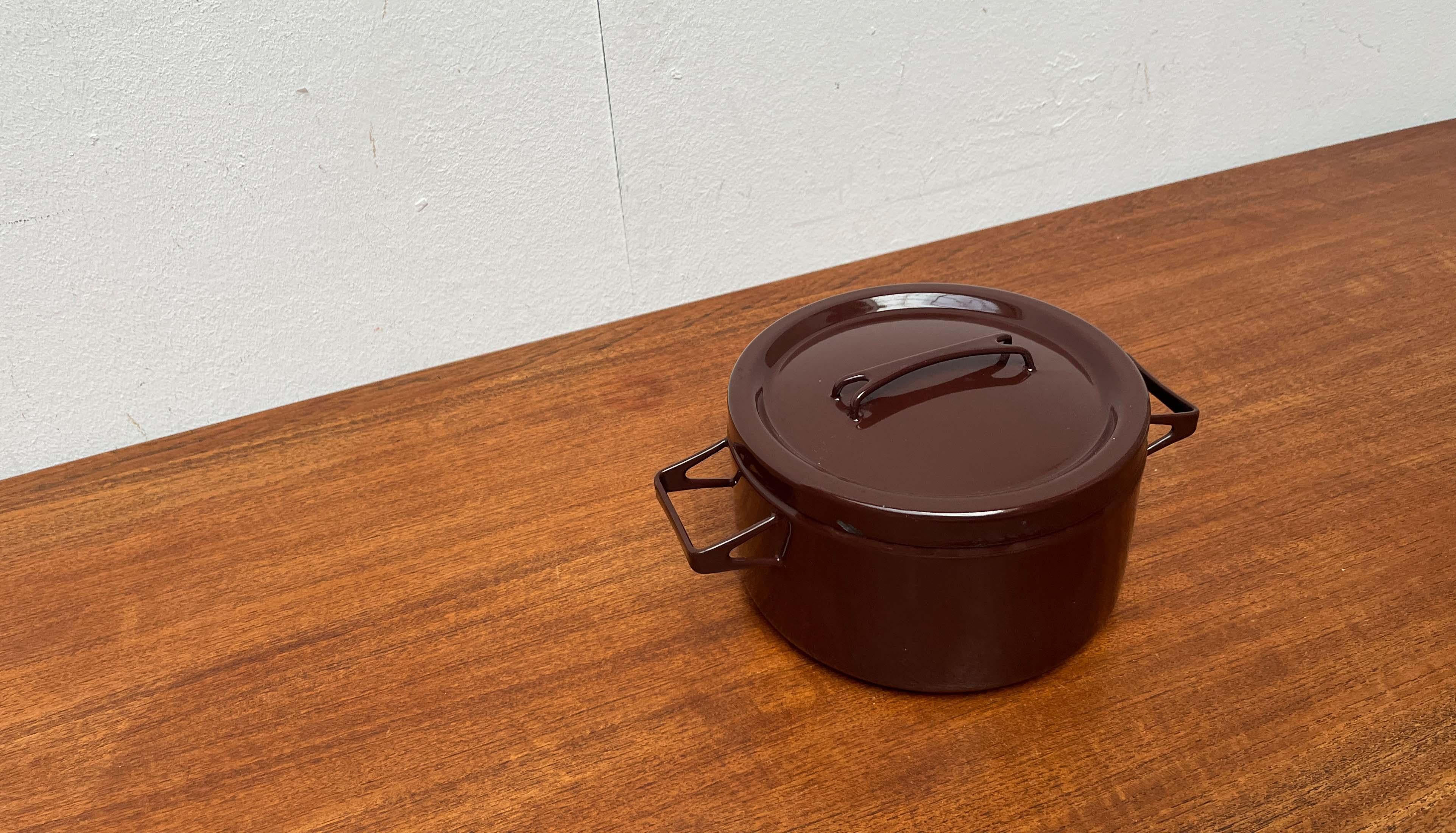 Mid-Century Modern Brown Minimalist Enamel Pot Seppo Mallat Finel Finland 1960s im Angebot 7