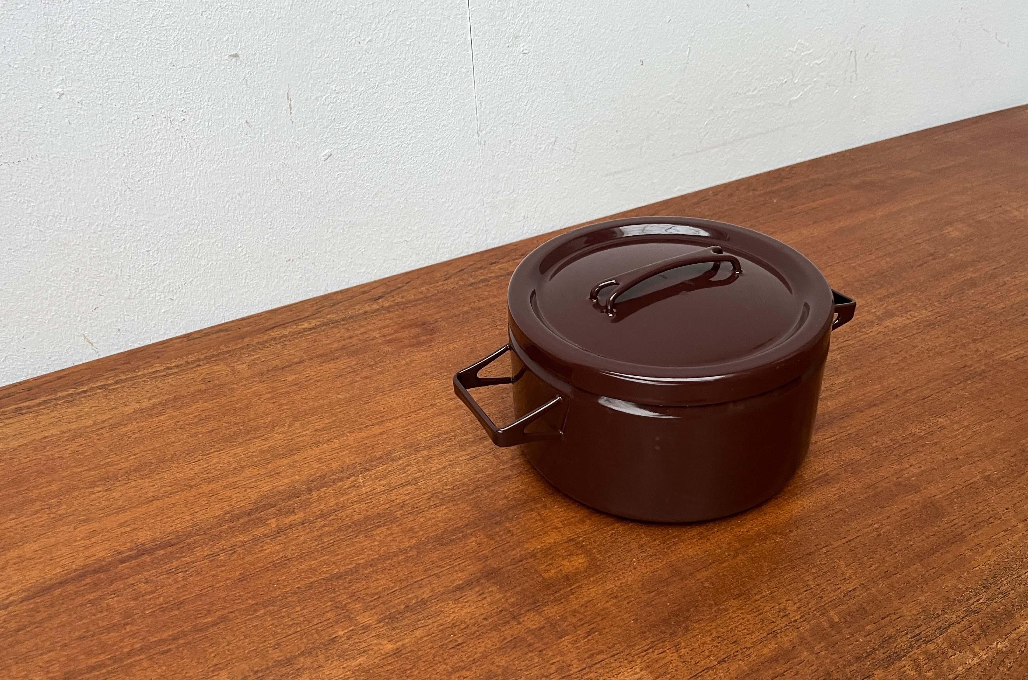 Moderner brauner minimalistischer Emailletopf Seppo Mallat Finel Finnland 1960er Jahre im Angebot 9