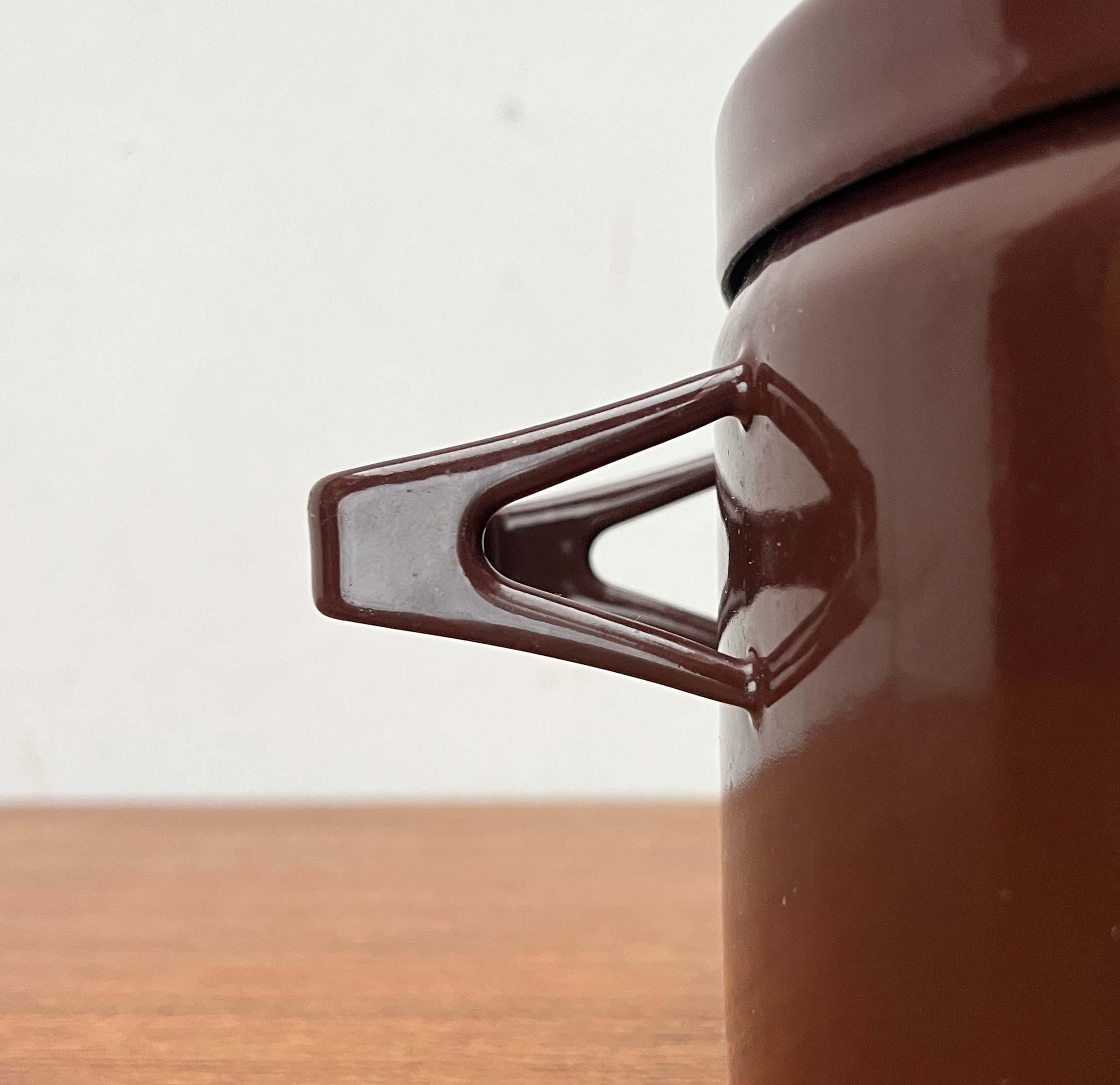 Moderner brauner minimalistischer Emailletopf Seppo Mallat Finel Finnland 1960er Jahre (Finnisch) im Angebot