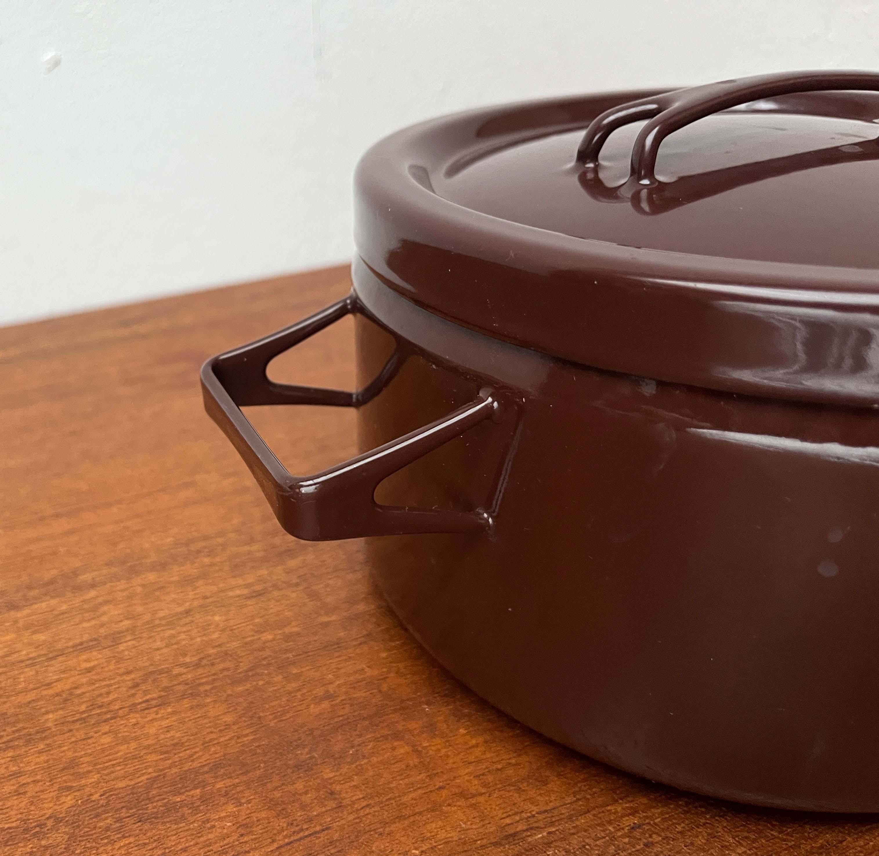 Moderner brauner minimalistischer Emailletopf Seppo Mallat Finel Finnland 1960er Jahre (20. Jahrhundert) im Angebot