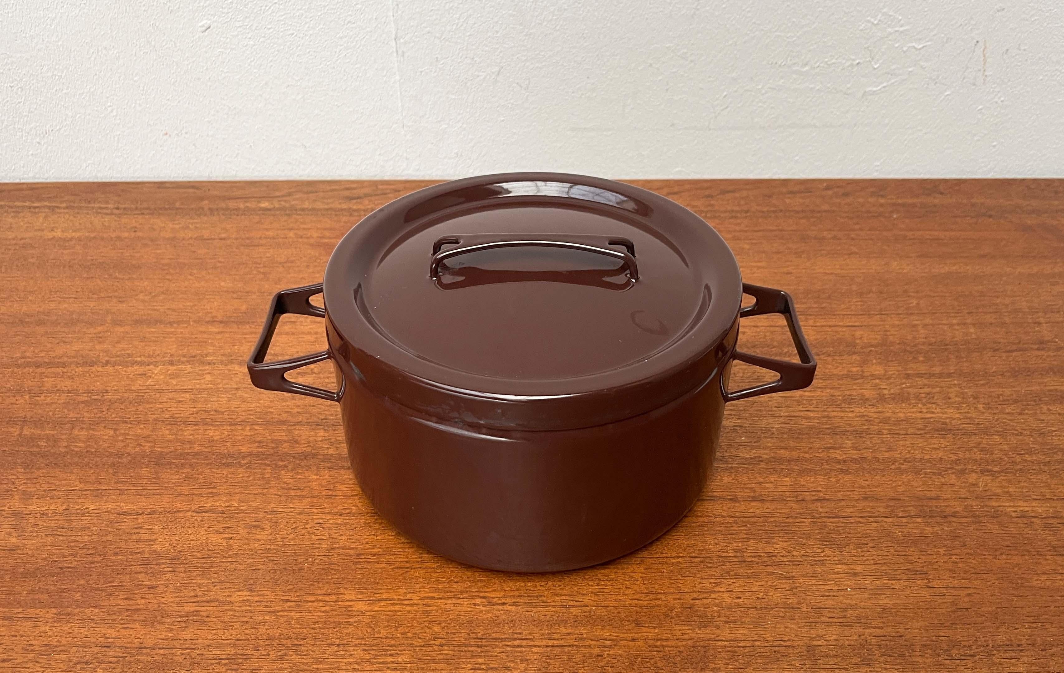 Mid-Century Modern Brown Minimalist Enamel Pot Seppo Mallat Finel Finland 1960s (20. Jahrhundert) im Angebot