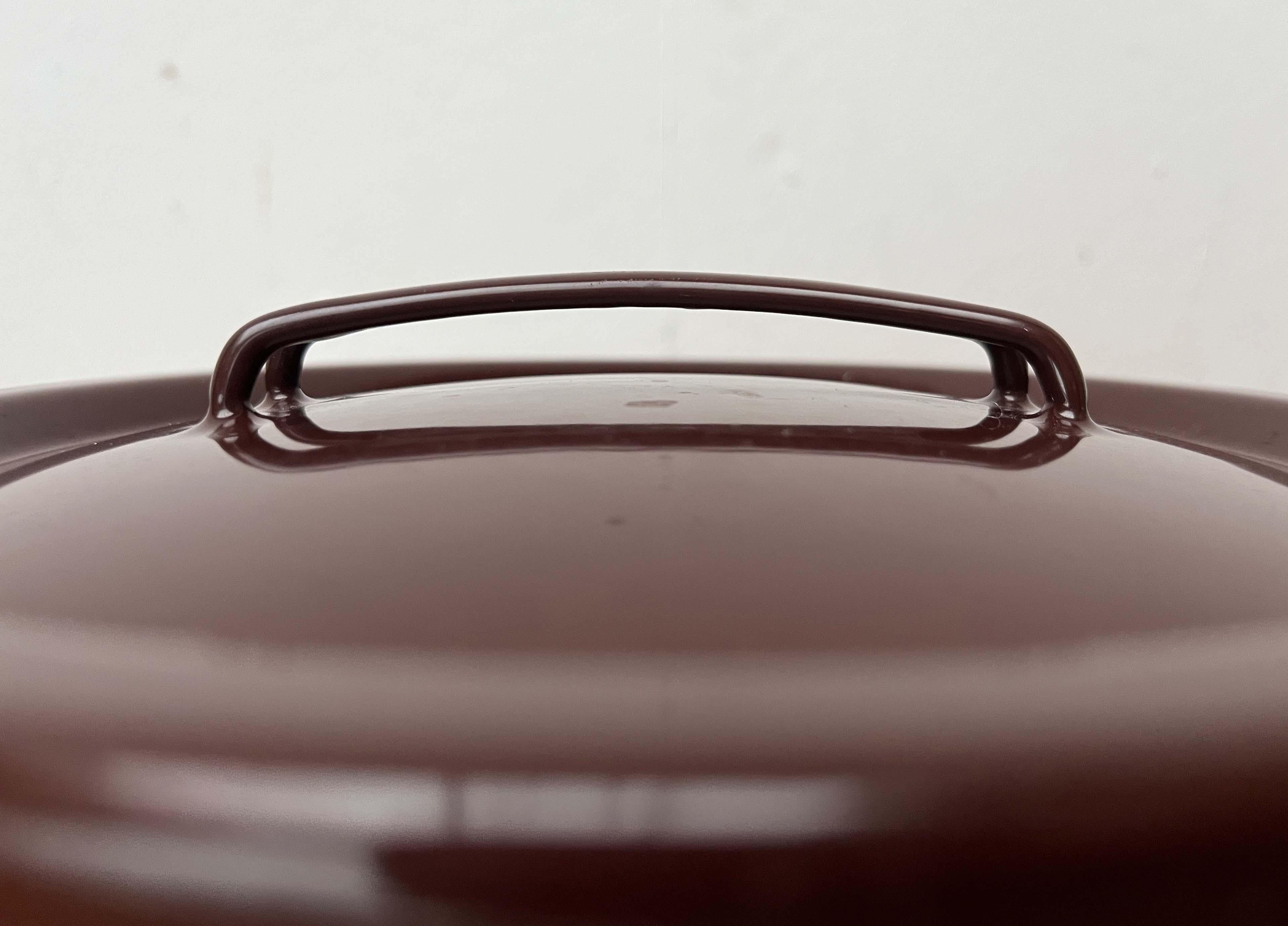 Moderner brauner minimalistischer Emailletopf Seppo Mallat Finel Finnland 1960er Jahre (Metall) im Angebot